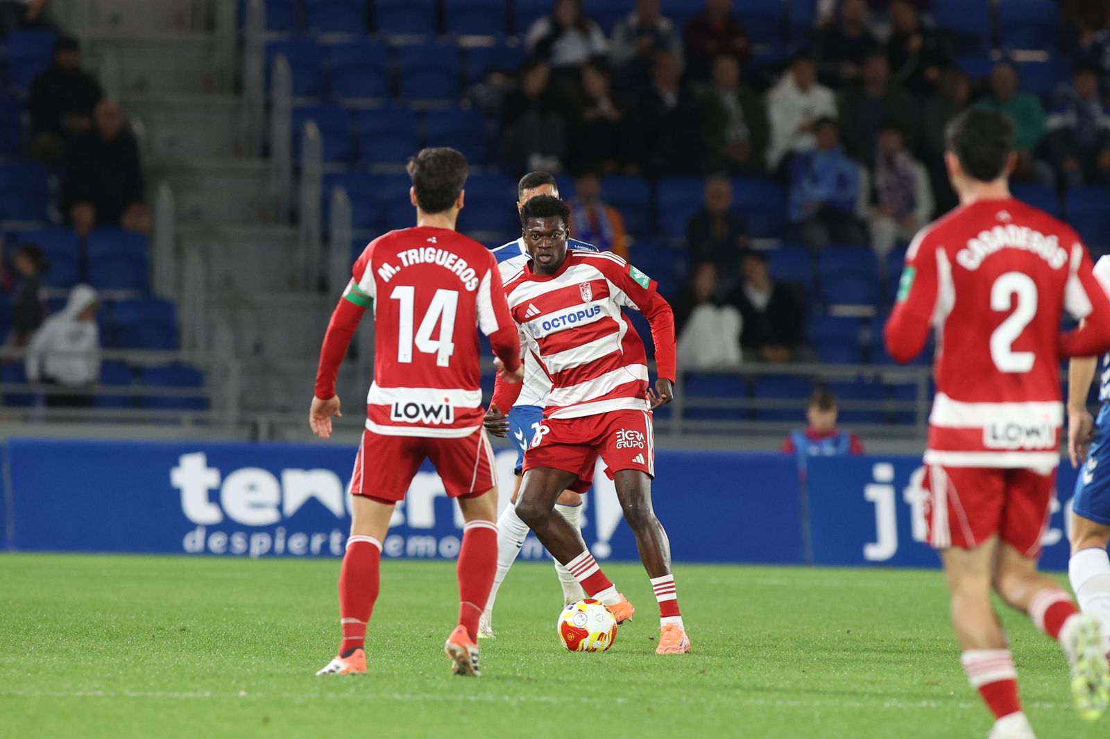 Oscar Naasei y Manu Trigueros durante la eliminatoria copera ante el CD Tenerife.