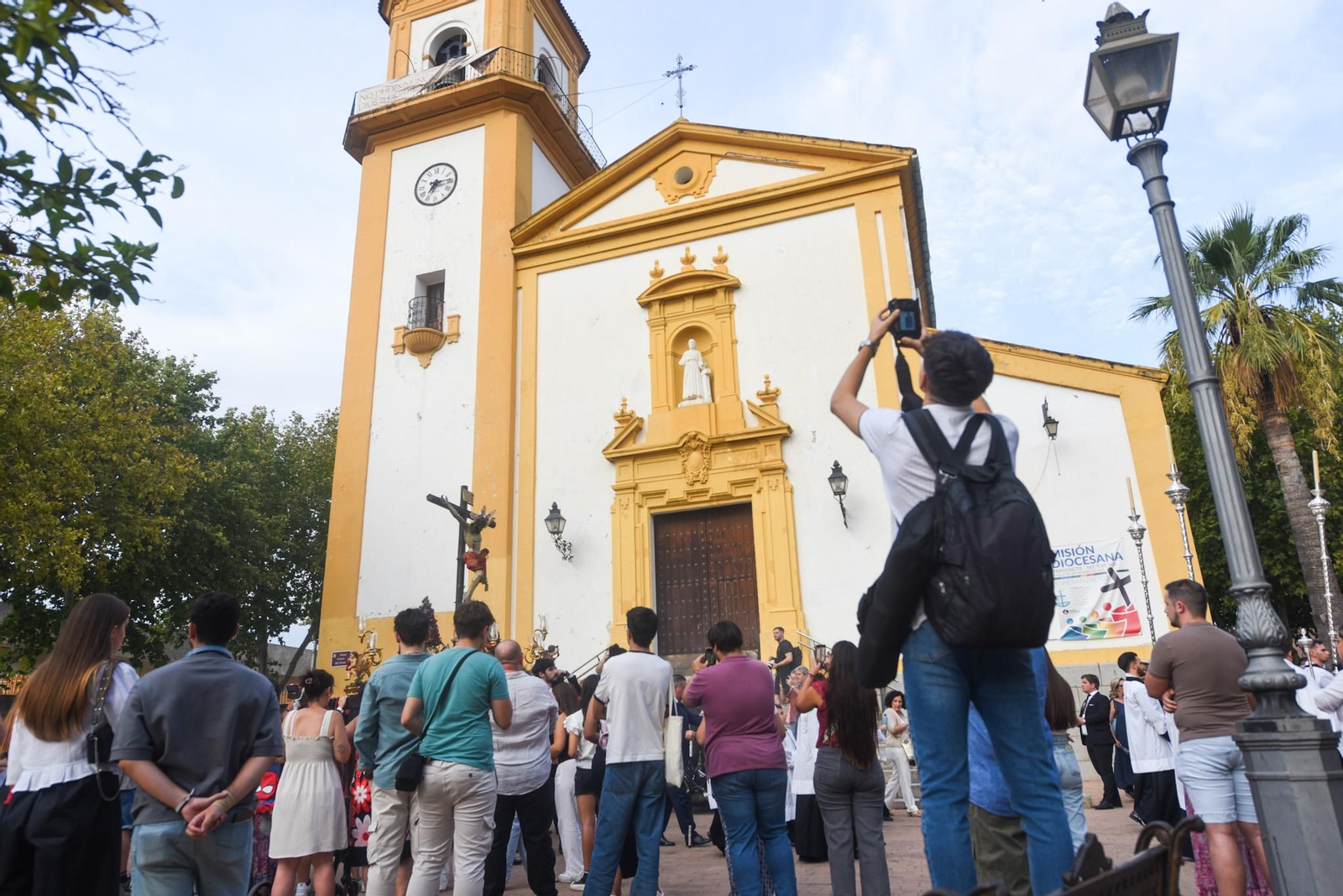 El vía crucis misionero del Cristo del Amor, en imágenes