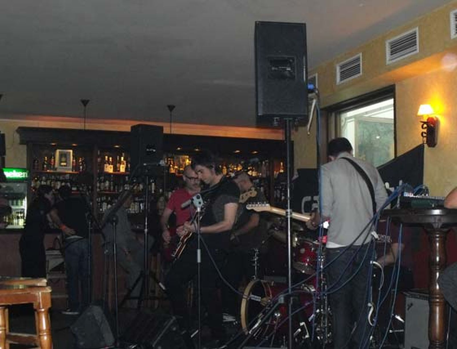 Diversos espacios de El Puerto acogen conciertos de grupos de música independiente durante las tardes del Monkey Week. 

Foto: E.G.A.