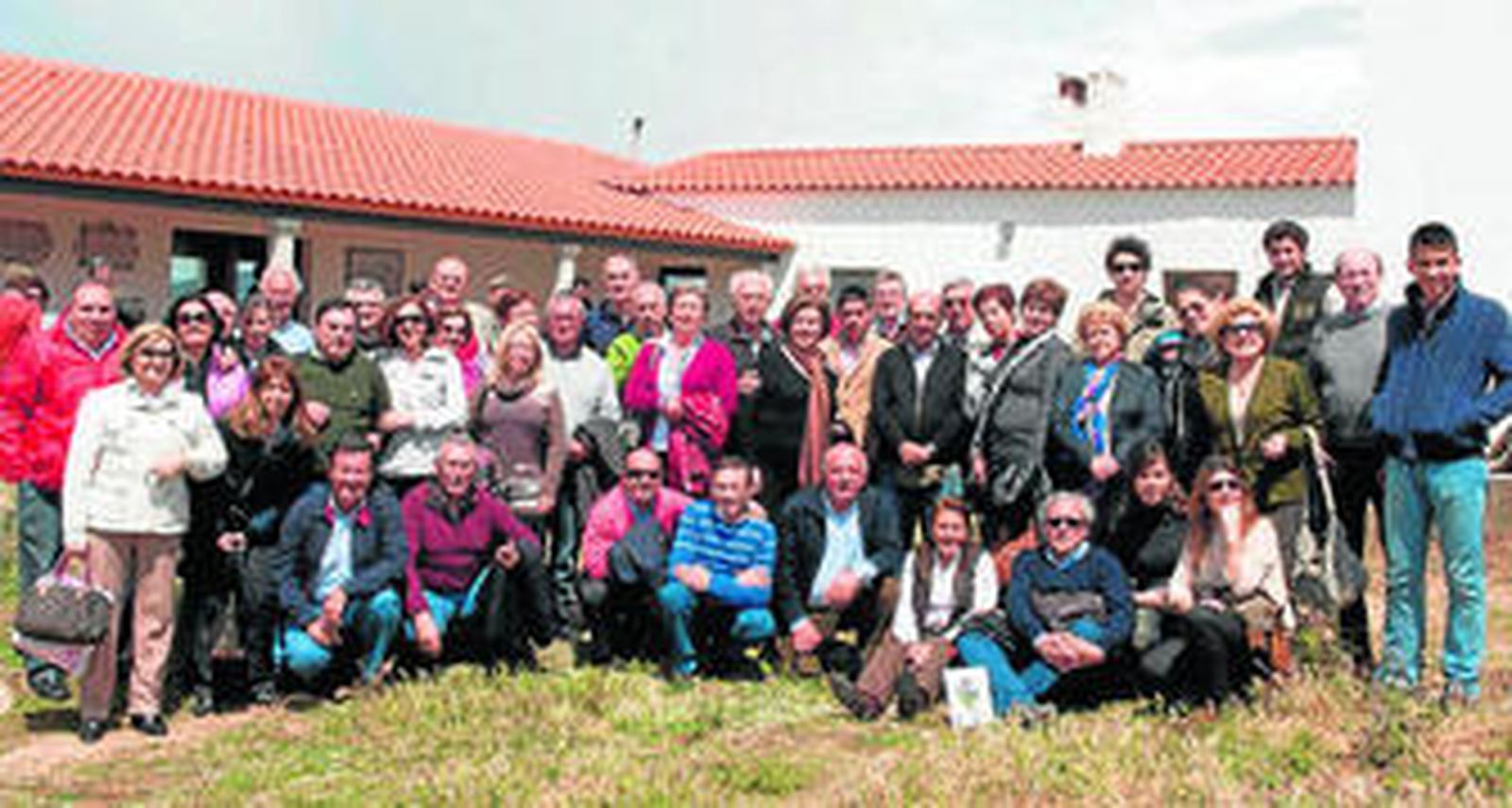 Amigos Taurinos de Almería en la ganadería de Adolfo Martín.