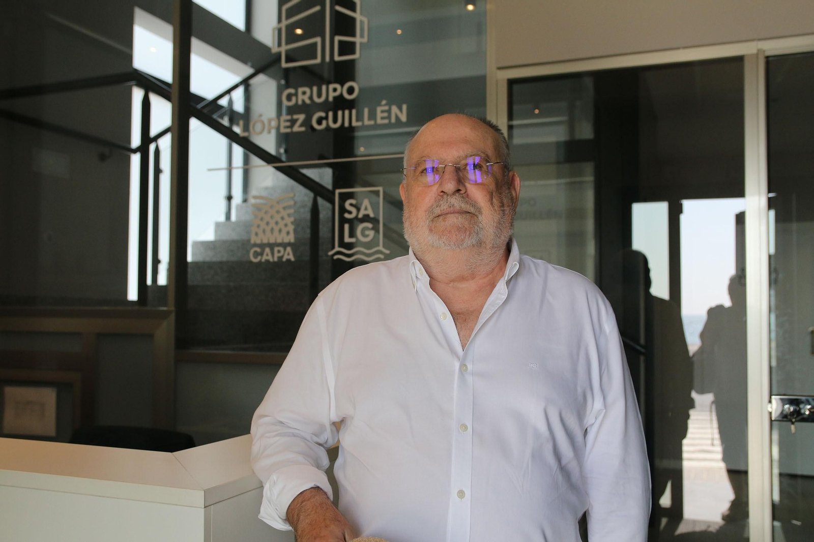 Así se carga en grandes barcos el yeso de Almería para exportarlo al extranjero