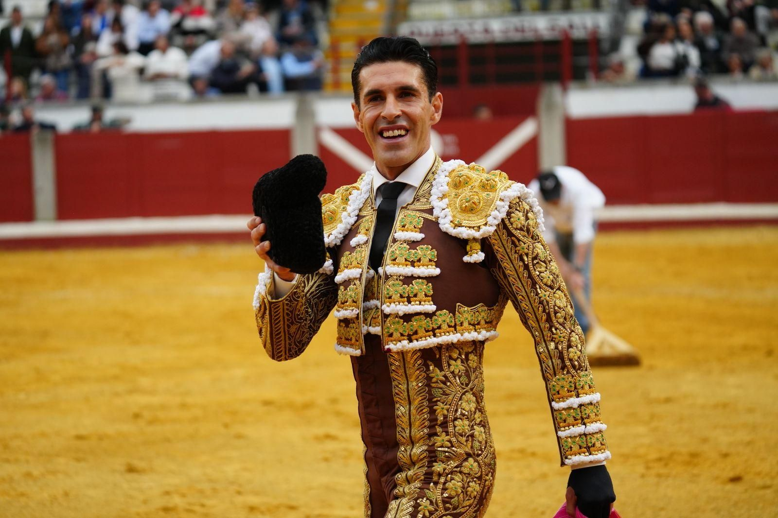 La corrida de primavera con Talavante, Pablo Aguado y Juan Ortega en Pozoblanco, en imágenes