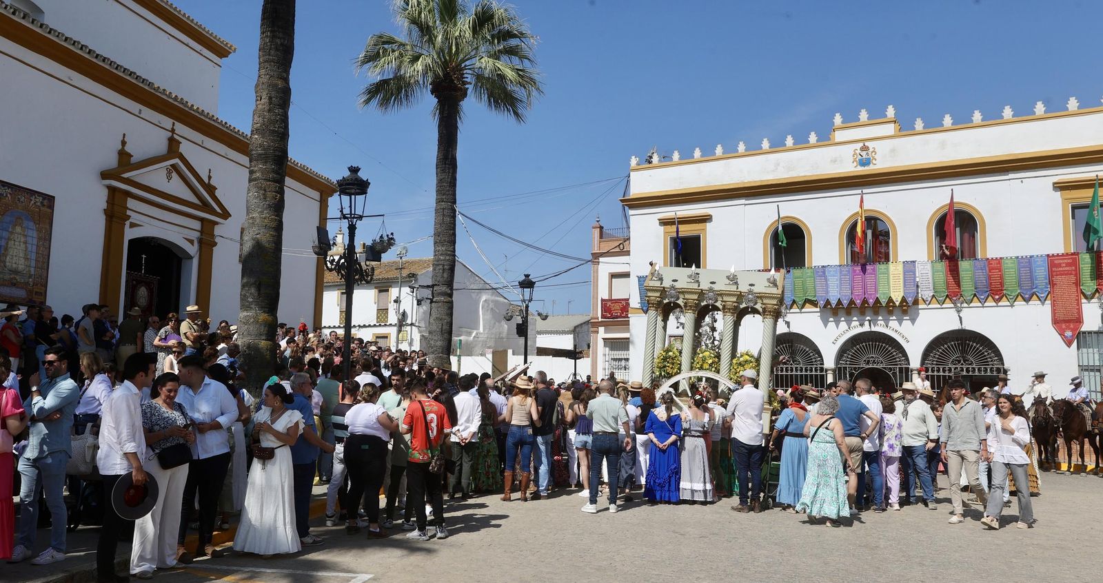 Presentación de las hermandades en Villamanrique