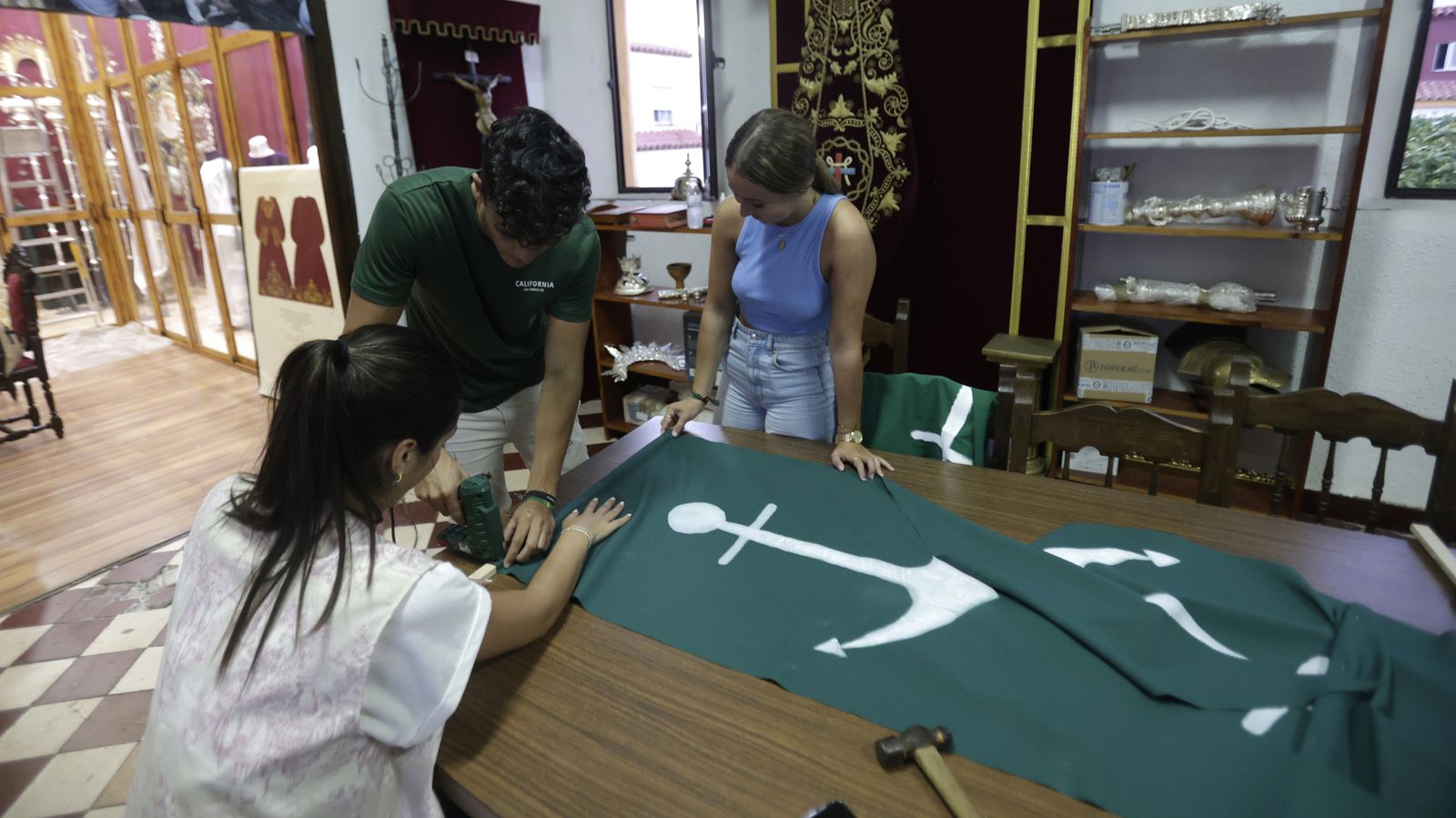 Preparativos en las iglesias de Algeciras para la Magna Mariana, en imágenes