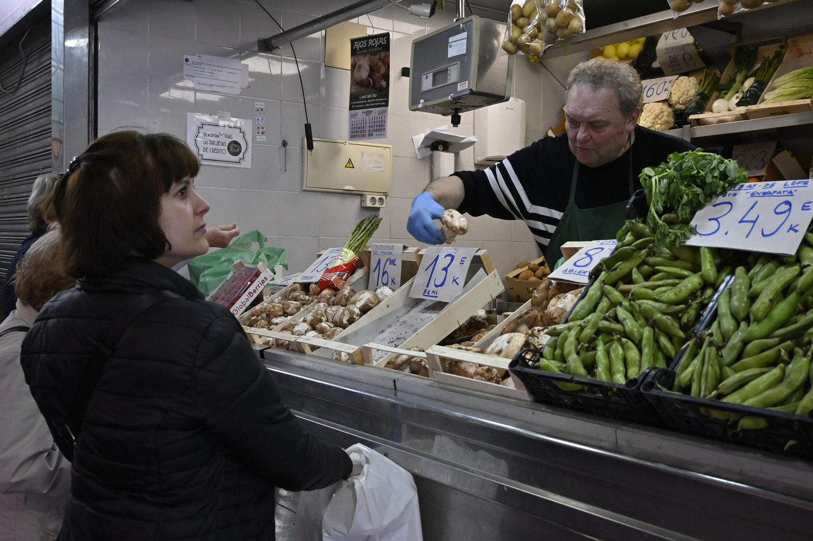 Los gurumelos se multiplican y arrasan en el mercado de Huelva,  las mejores imágenes