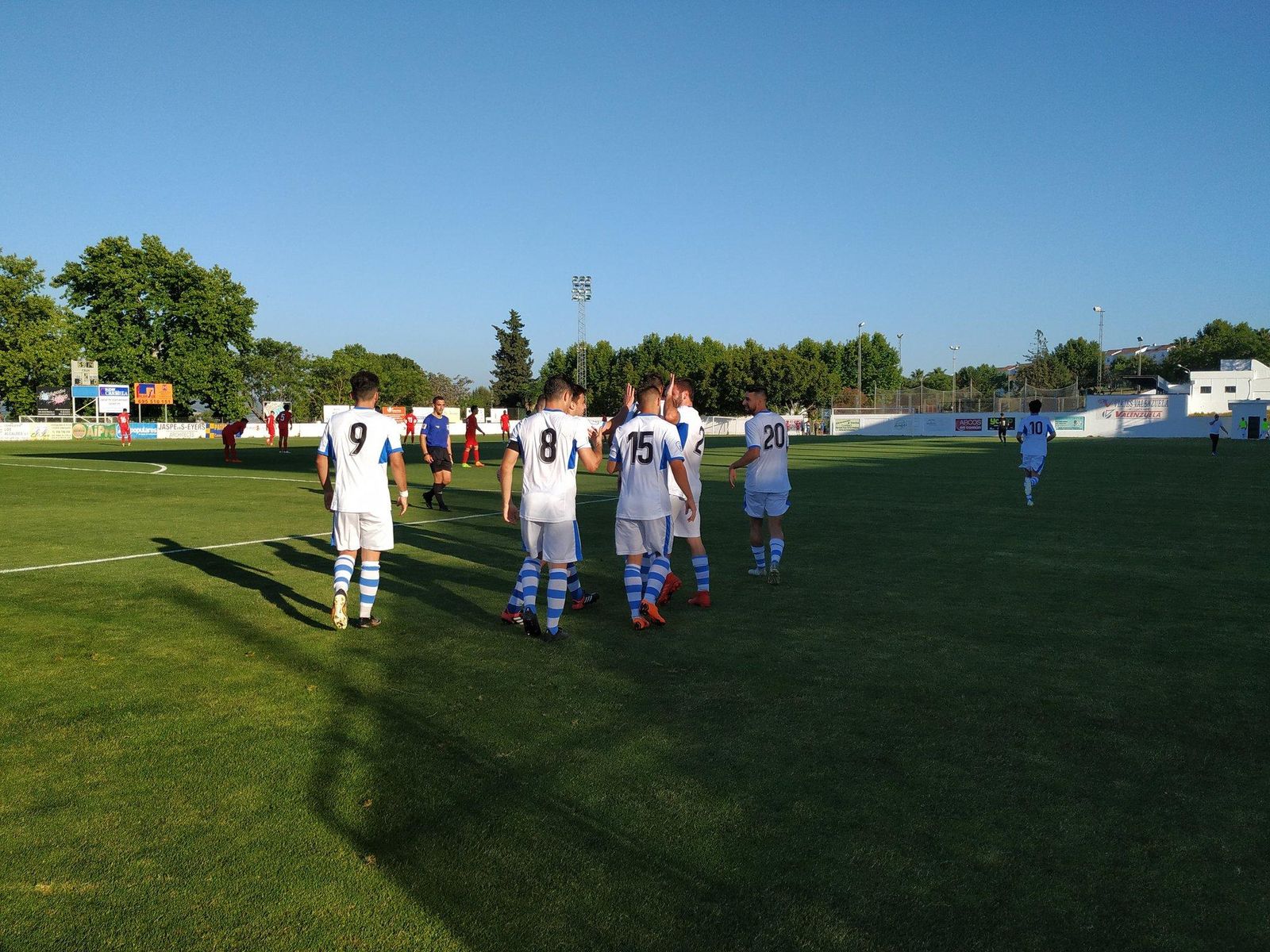 Los jugadores del Arcos celebran el tercer tanto, obra de Sergio Jiménez.