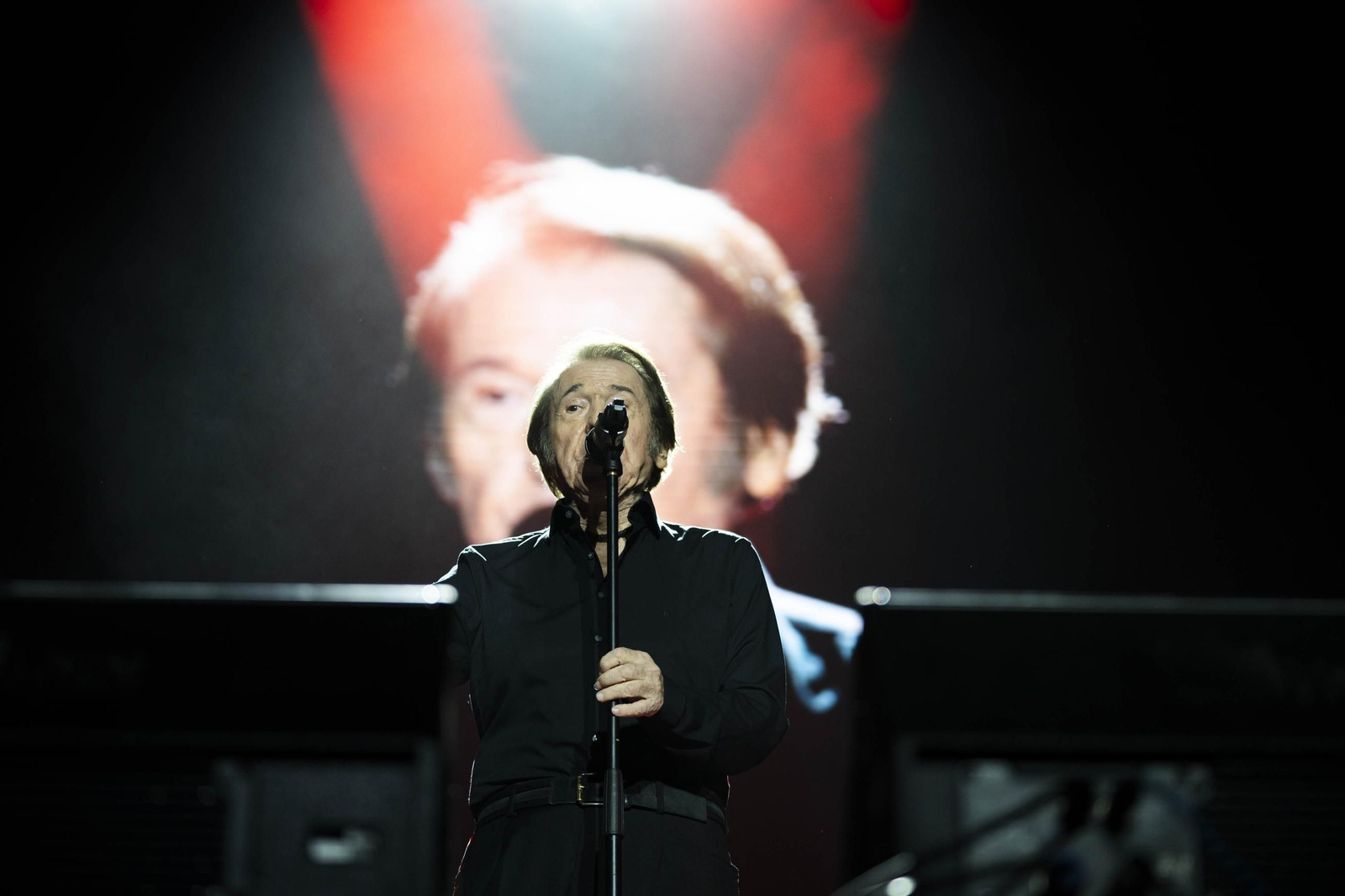 Las mejores imágenes del concierto de Raphael en la plaza de toros de Almería