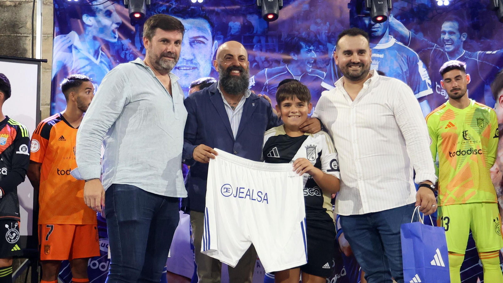 Imágenes de la presentación de las camisetas del Xerez CD