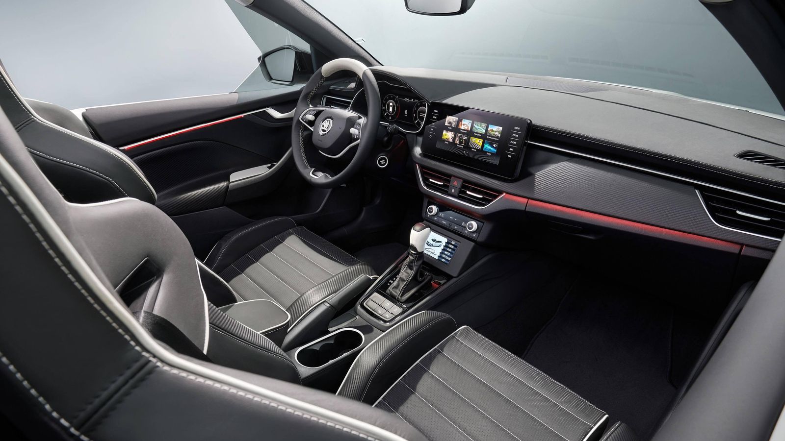 El Scala es también donante del salpicadero, aunque en él se han incluido detalles únicos como el volante, cambio, etc.