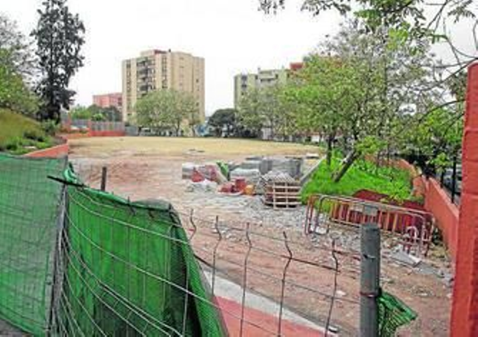 Fotografía tomada ayer de la zona de patios del colegio Puerta del Mar.