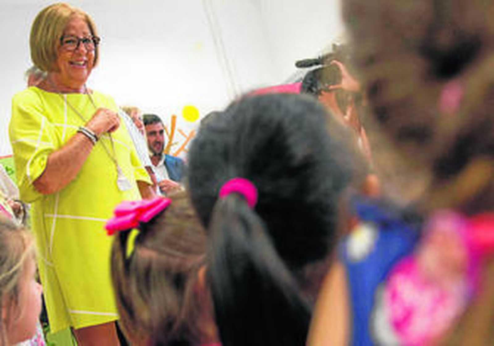 Adelaida de la Calle en el estreno del curso escolar este pasado jueves en un colegio de Dos Hermanas.