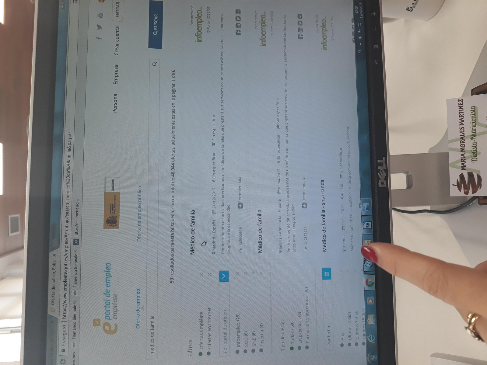 Una profesional busca trabajo.