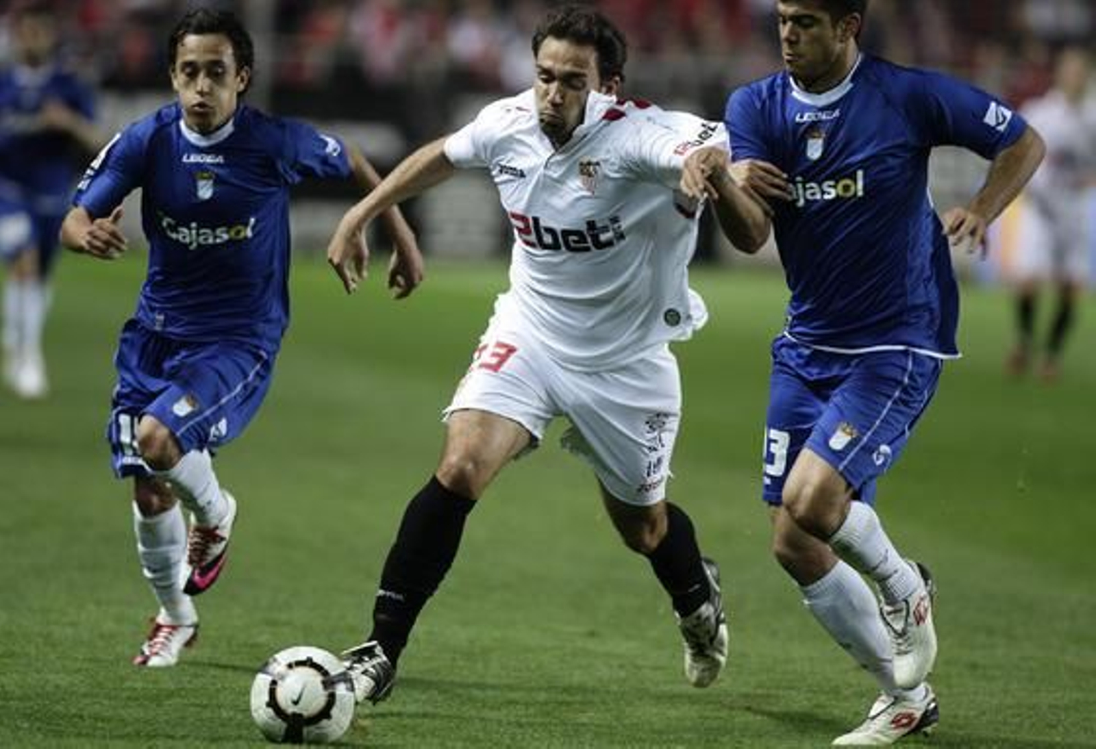 El Sevilla y el Xerez empatan en el Sánchez Pizjuán. / Antonio Pizarro