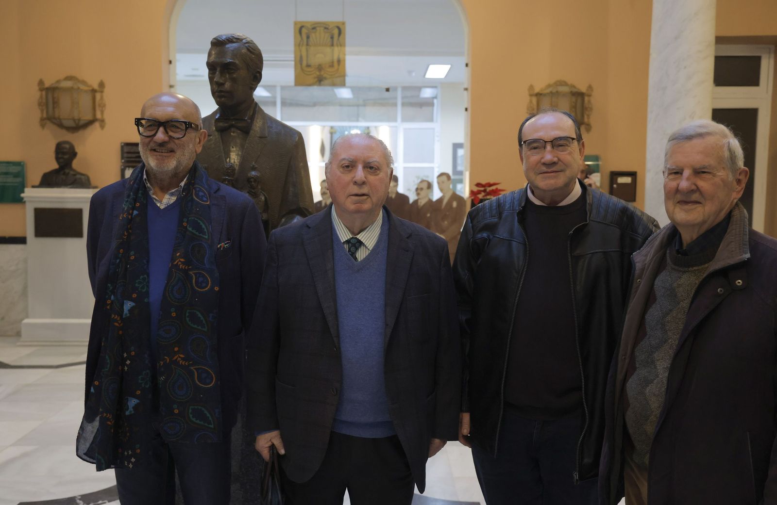 Luis Navarro con tres de sus alumnos que son catedráticos: Manuel Marchena, Manuel García y Julián Ruiz.