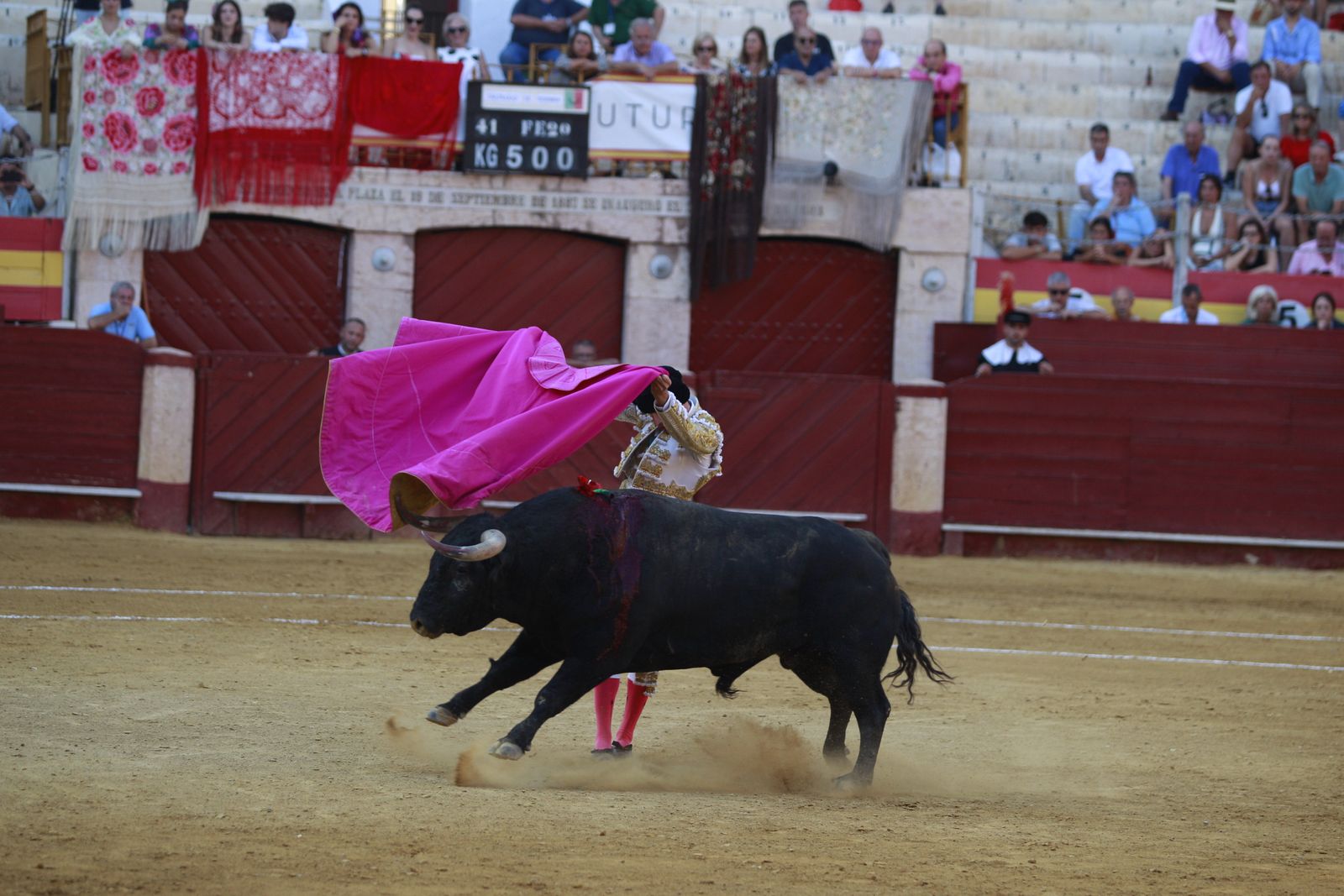 Imágenes de la corrida de toros del jueves en la Feria de Almería 2024