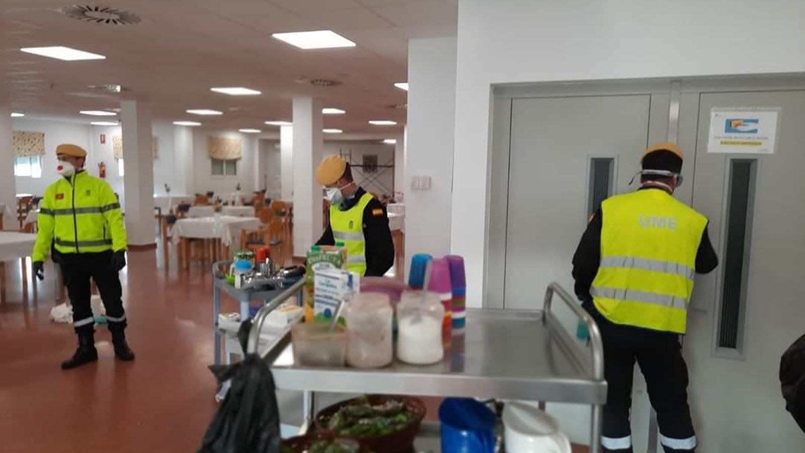 La UME en una de las dependencias del geriátrico Joaquín Rosillo de San Juan de Aznalfarache.