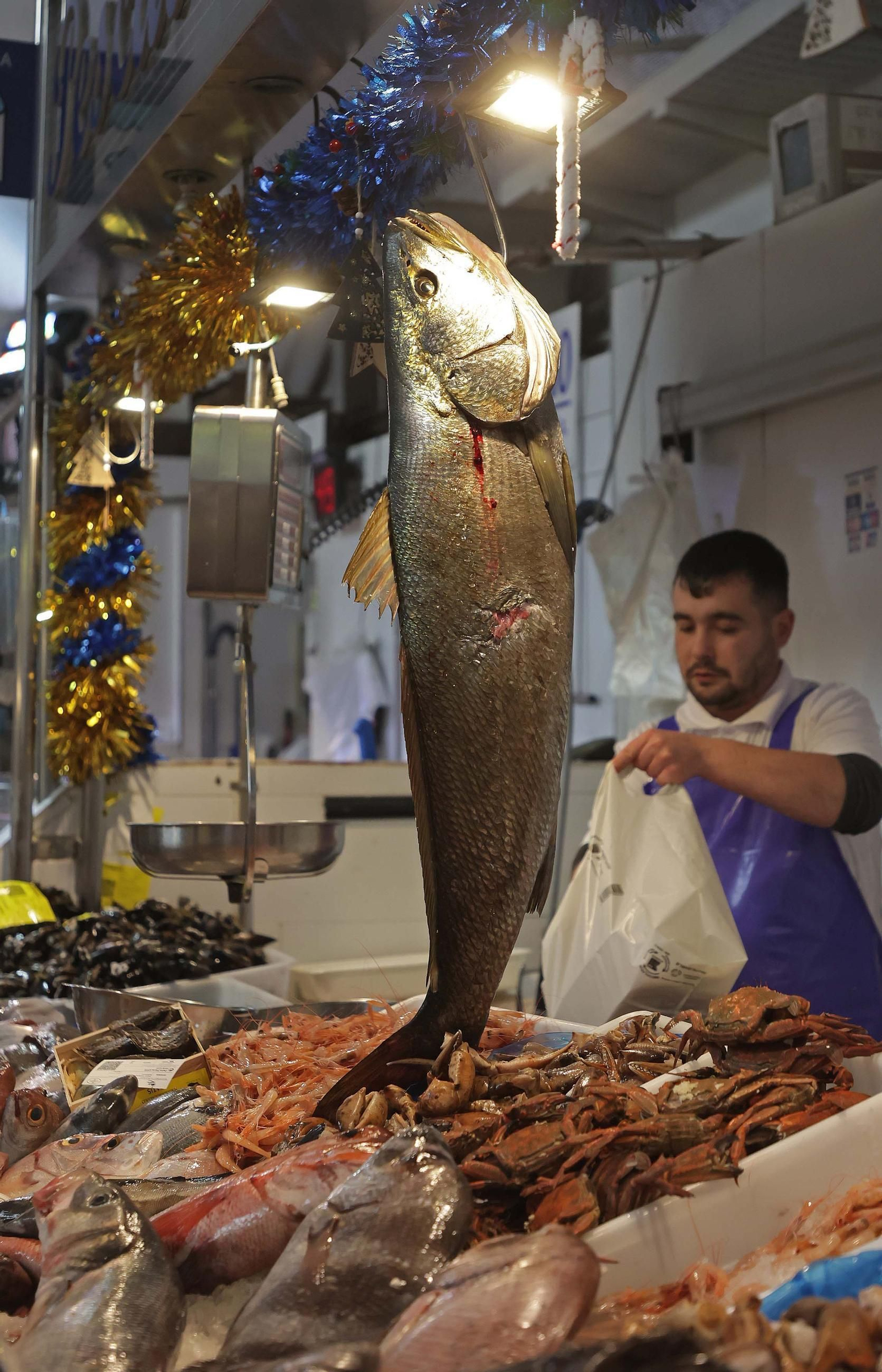 Fotos de las últimas compras en Algeciras para la cena de Nochebuena