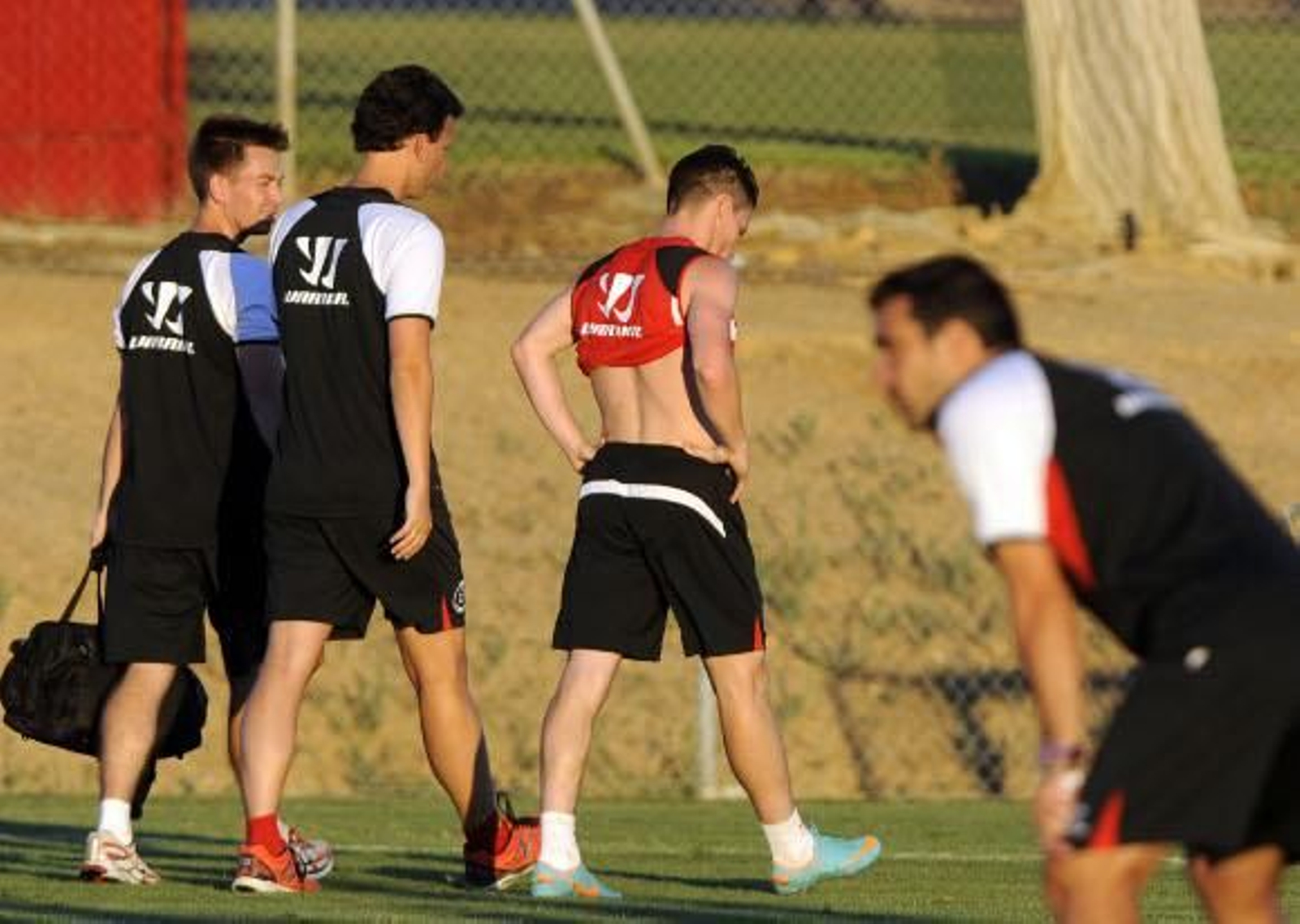 Gameiro, baja una semana por una lesión en el abductor izquierdo