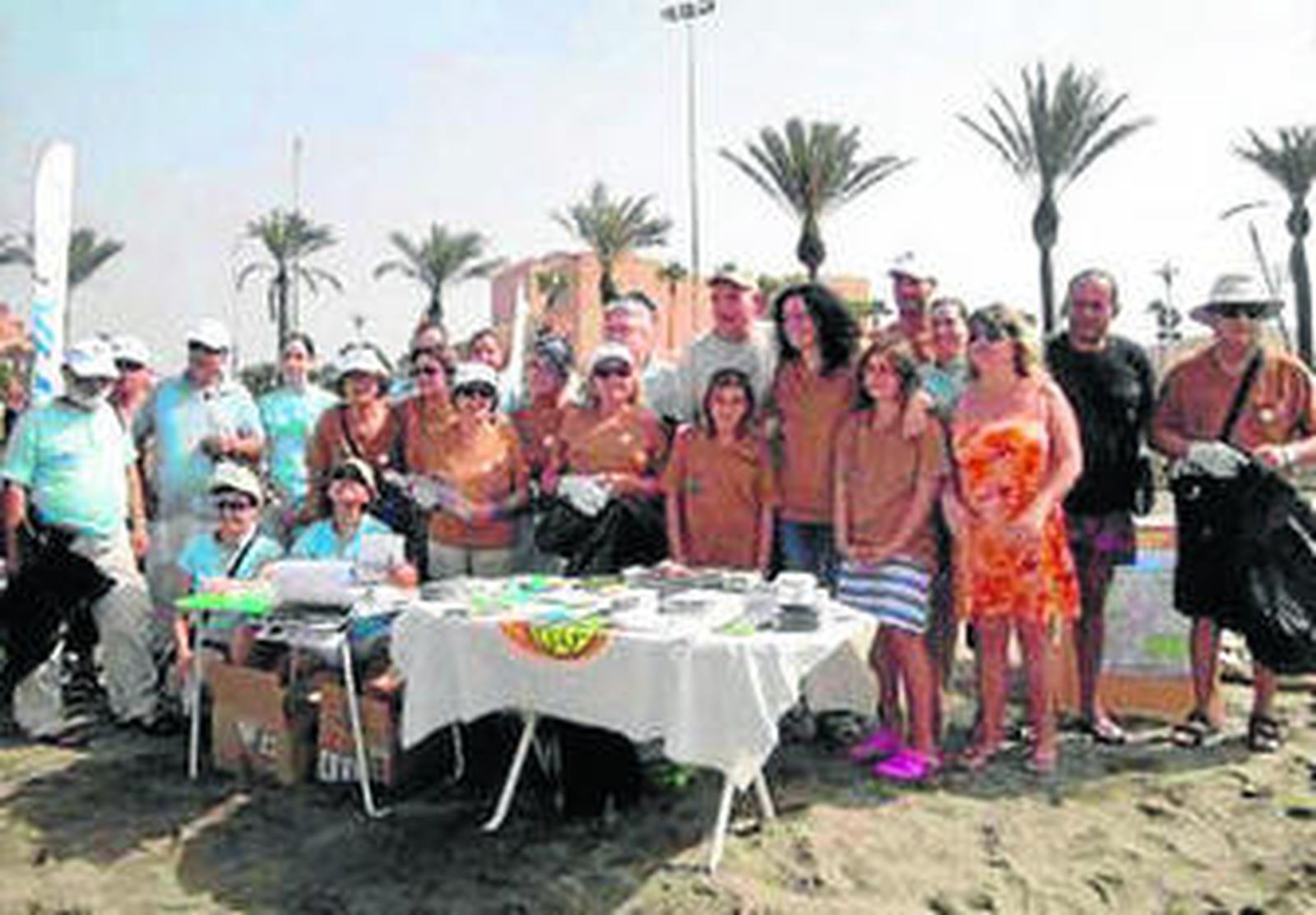 La playa limpia y sostenible, eje de una actividad para voluntarios