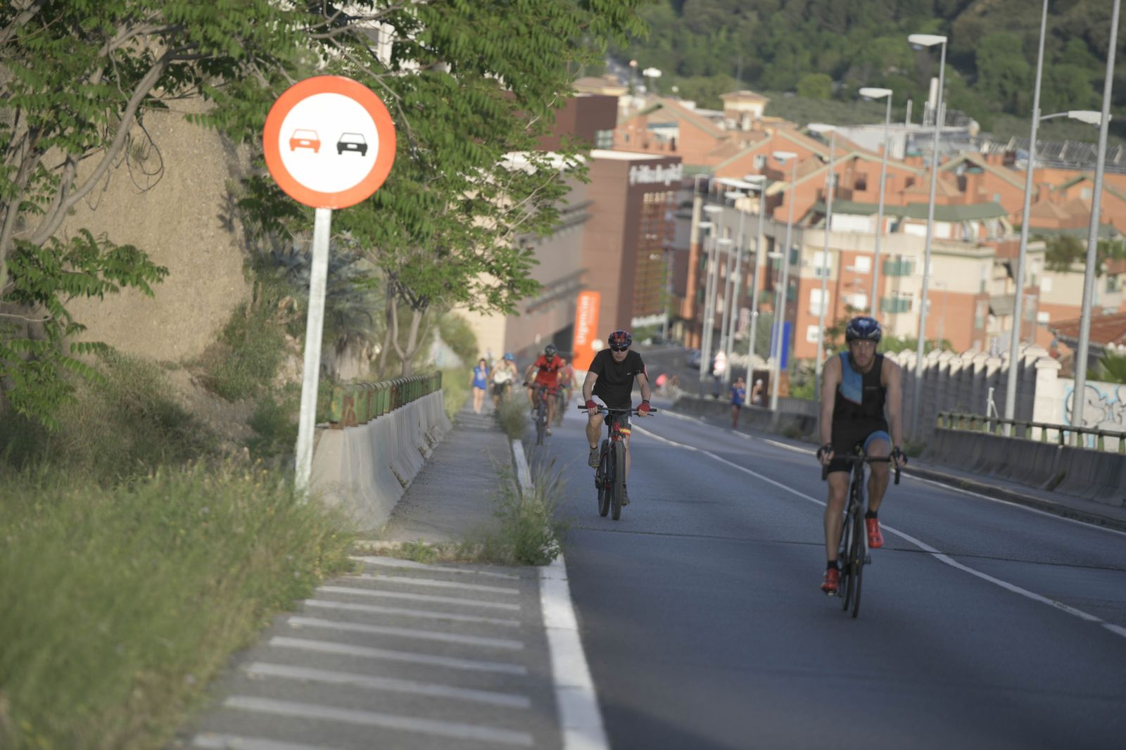 La desescalada se desmadra en Granada: bañistas en el río Genil