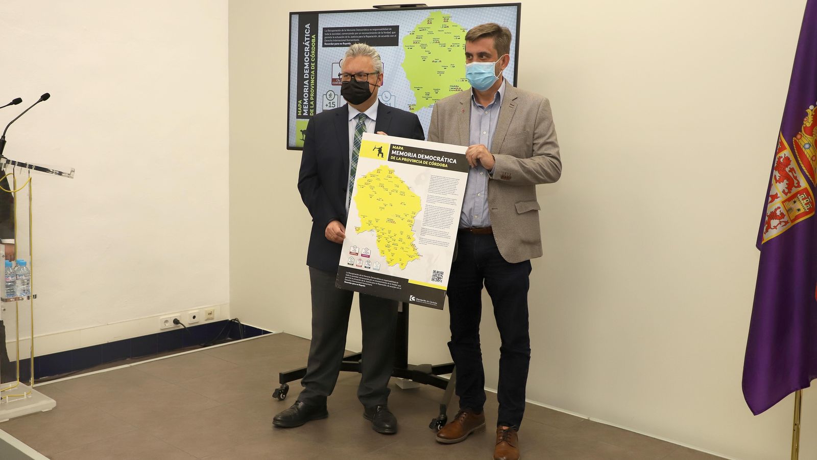 Presentación de un mapa de la localización de las fosas comunes de la provincia.