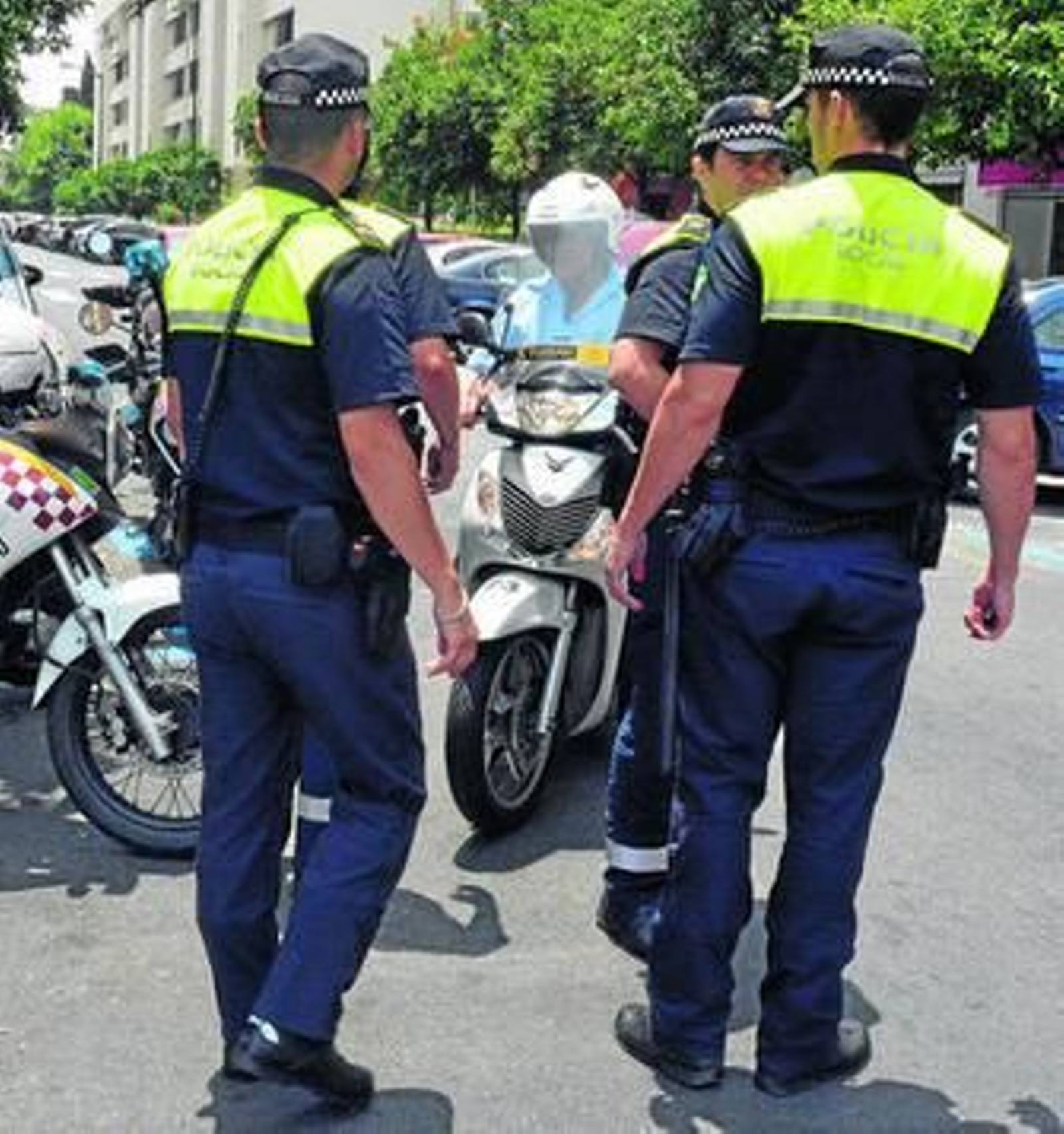 Agentes de la Policía Local en su jornada de trabajo esta semana.