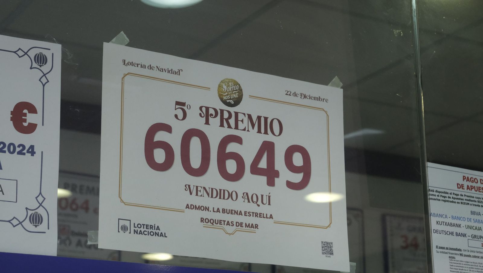 La lluvia de millones de la Lotería de Navidad llega a Roquetas, Las Norias, Las Cabañuelas y a Almería, en fotos