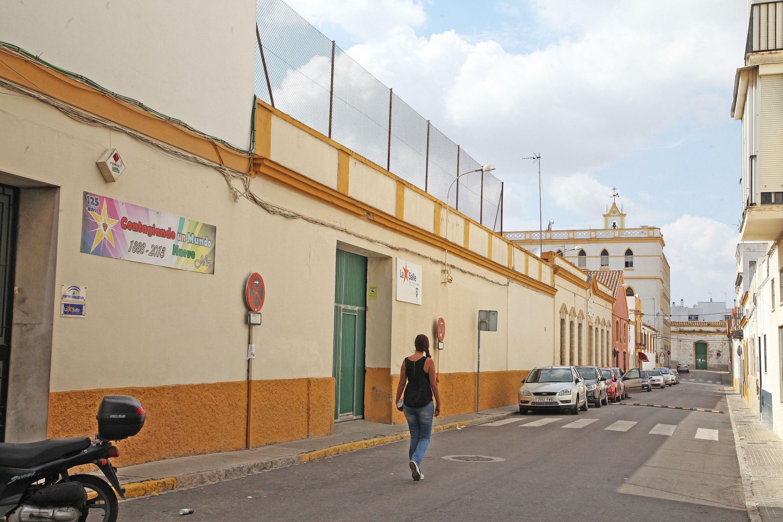 Acceso por la calle Ventura Misa al colegio del ‘Sagrado Corazón’.