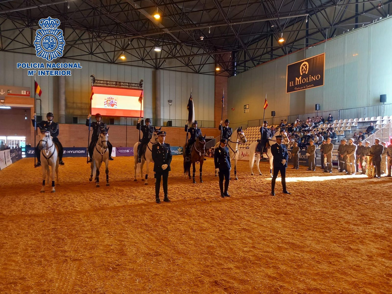 La Caballería de la Policía Nacional participa en el Sicab