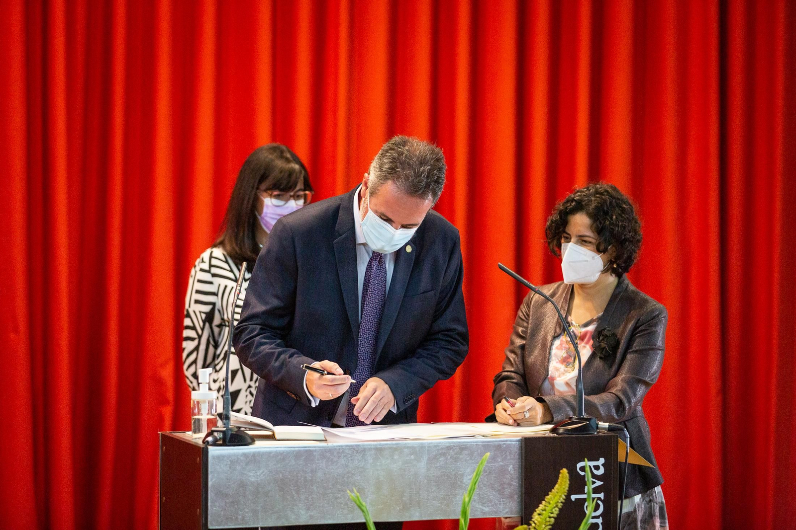 Imágenes de la toma de posesión del equipo de gobierno de la UHU