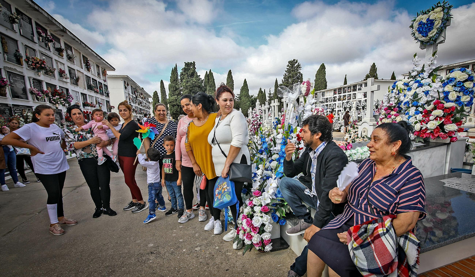 Día de todos los Santos en el cementerio