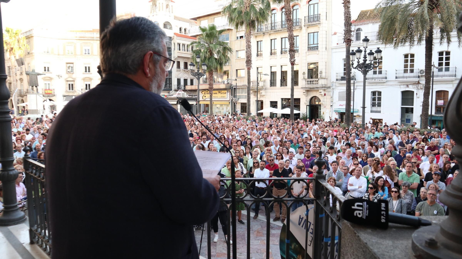 Imágenes de la concentración por las infraestructuras para Huelva