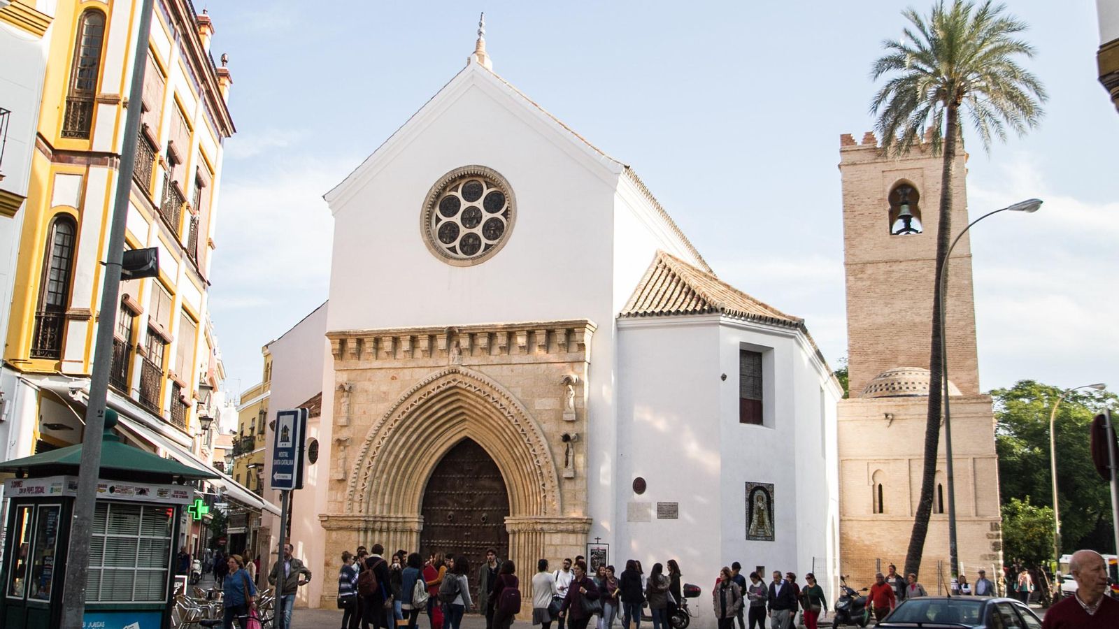 Fachada principal del templo.