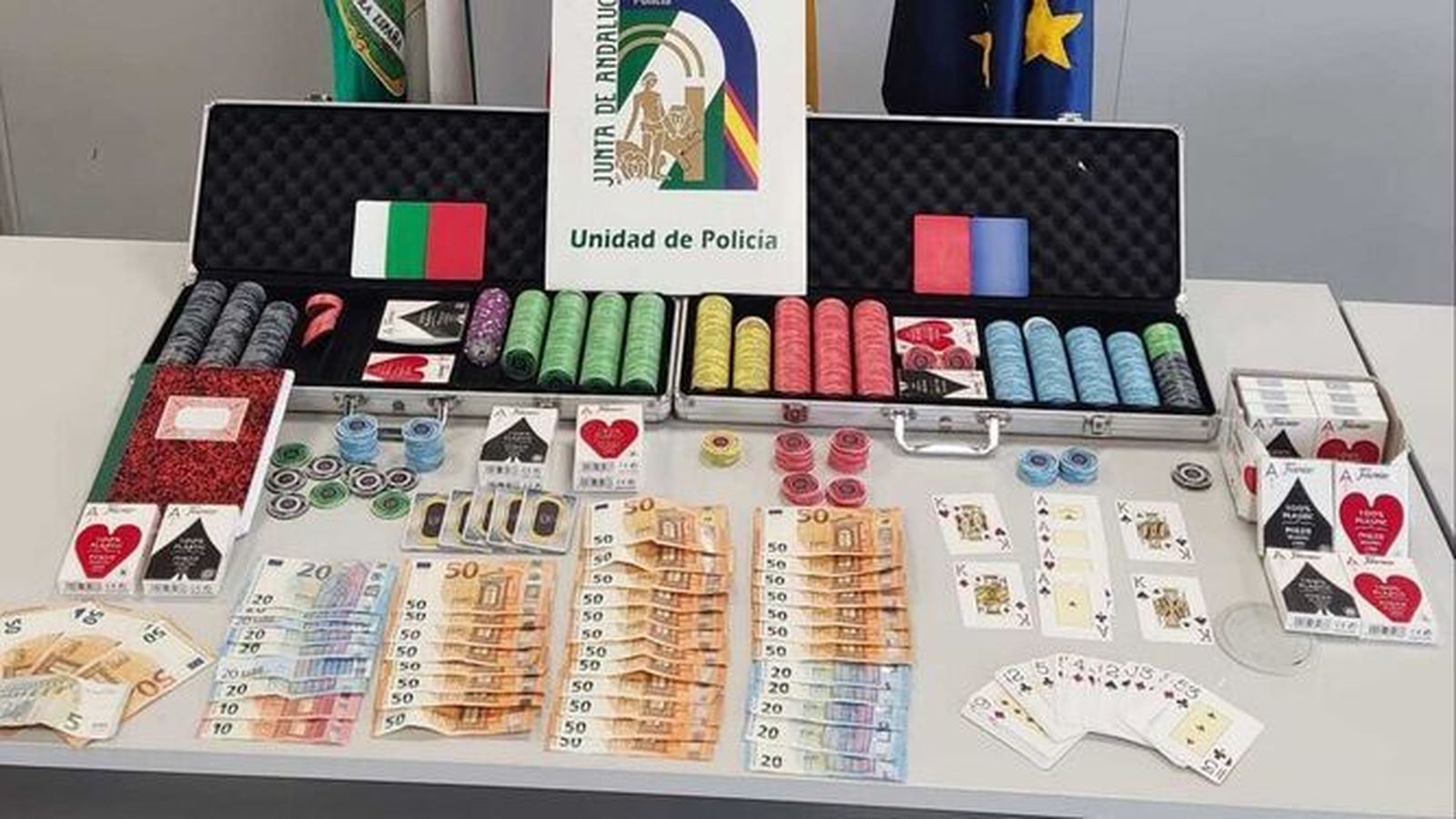 Desmantelan un casino ilegal en el que se jugaba al póquer en el polígono PISA.