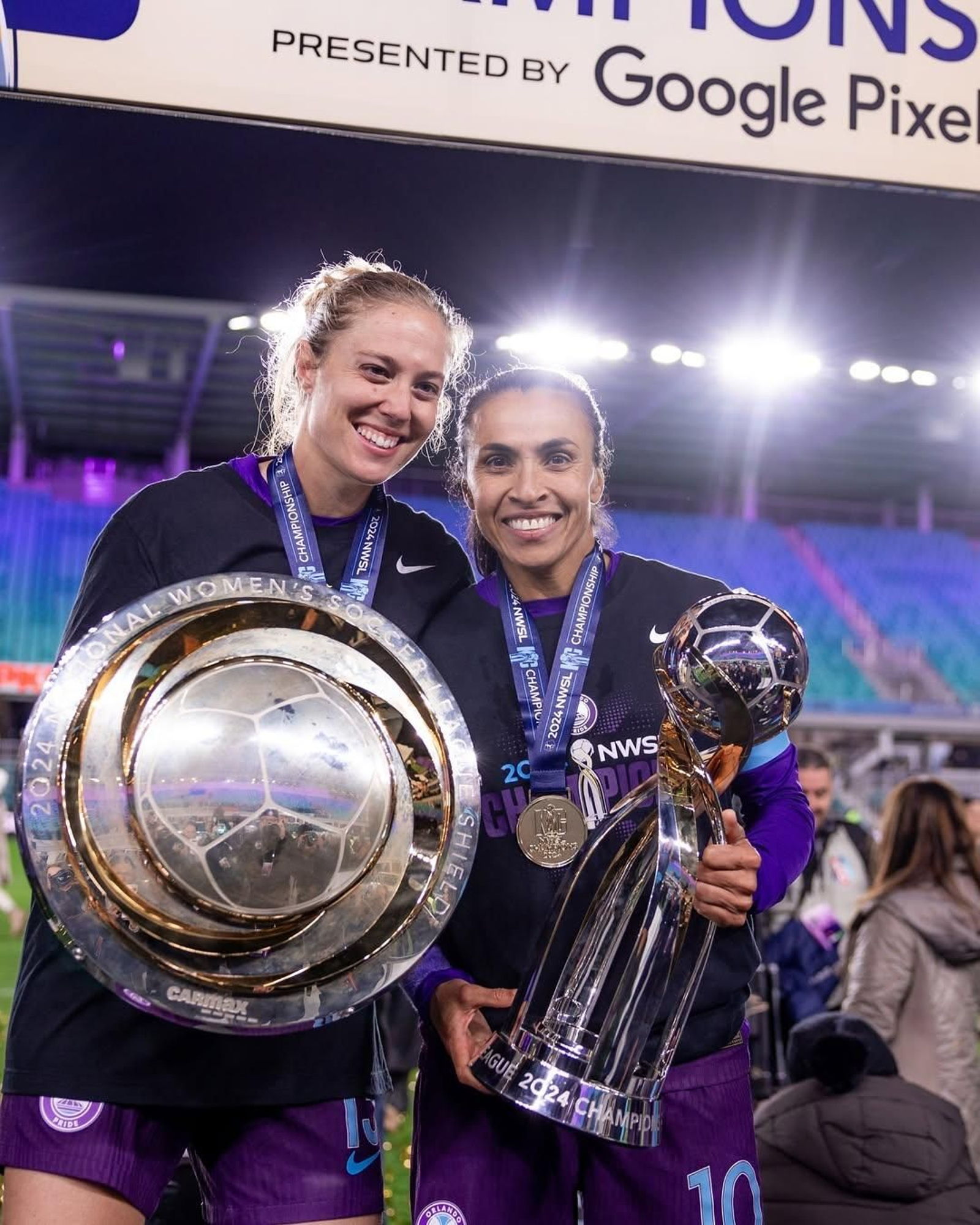 Celia Jiménez, junto a la brasileña Marta. Celia Jiménez, junto a la brasileña Marta.