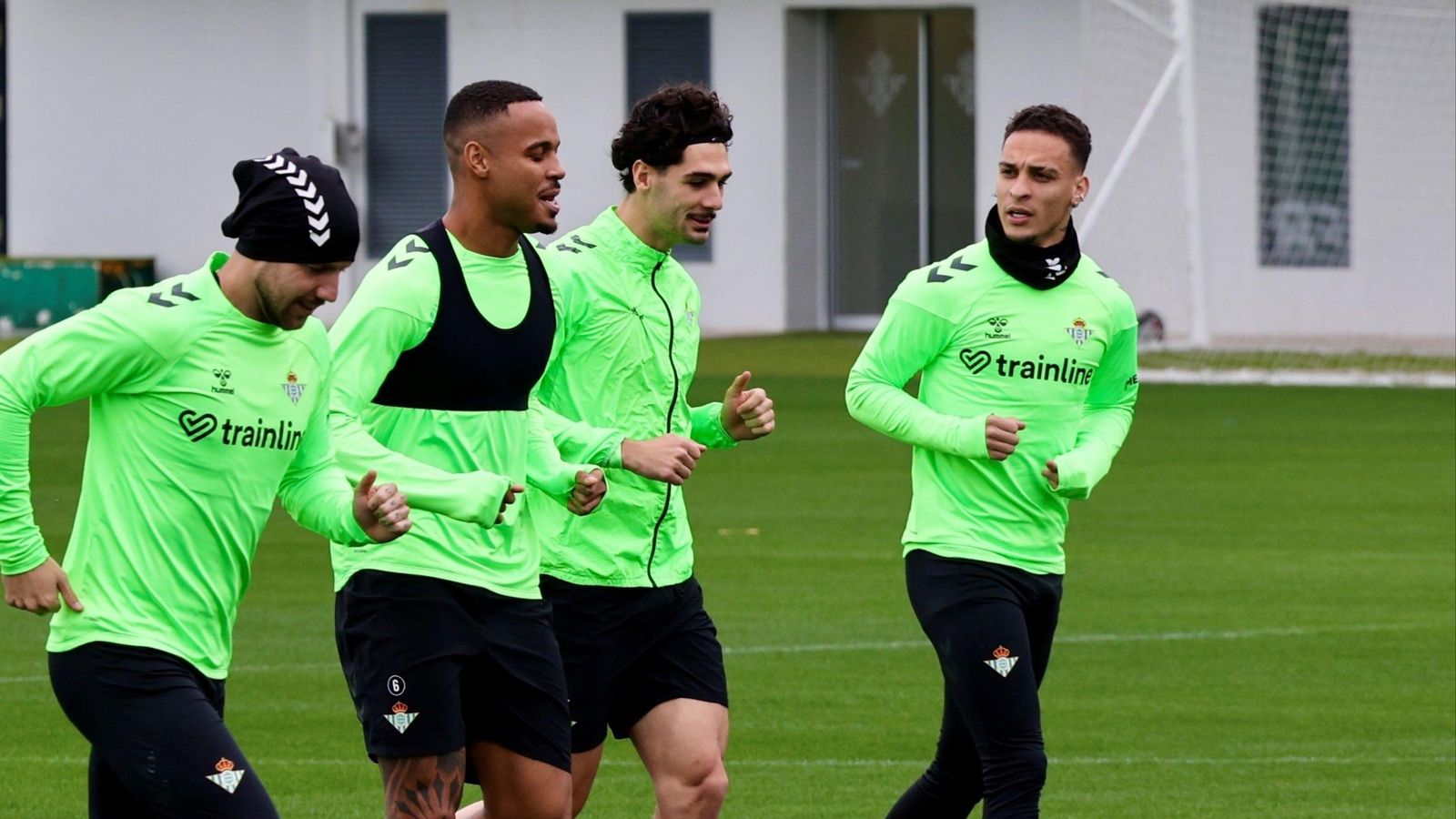 Ruibal, Natan, Johnny Cardoso y Antony hacen carrera continua en un entrenamiento en la ciudad deportiva.