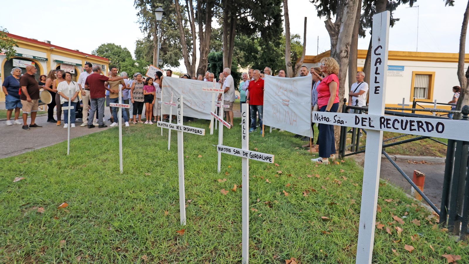 Manifestación de los vecinos de La Asunción de Jerez por los retrasos de la rehabilitación de sus bloques