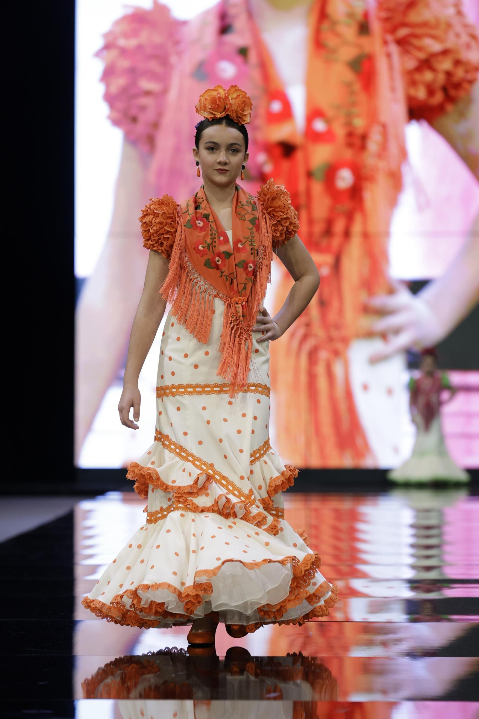 Desfile de Hermanas Serrano en SIMOF 2025, todas las fotos