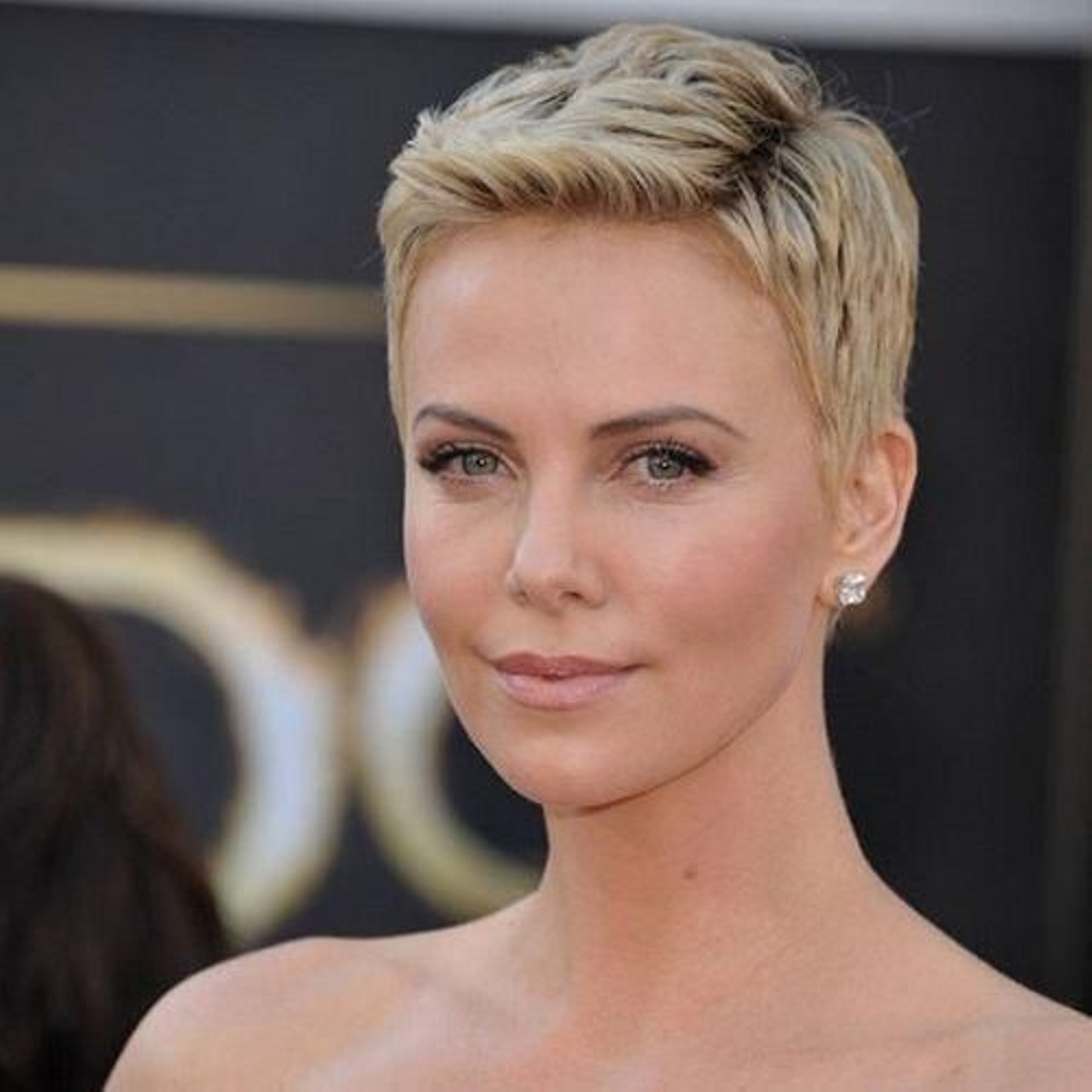 Charlize Theron, espectacular con un corte masculino. Charlize Theron, espectacular con un corte masculino.