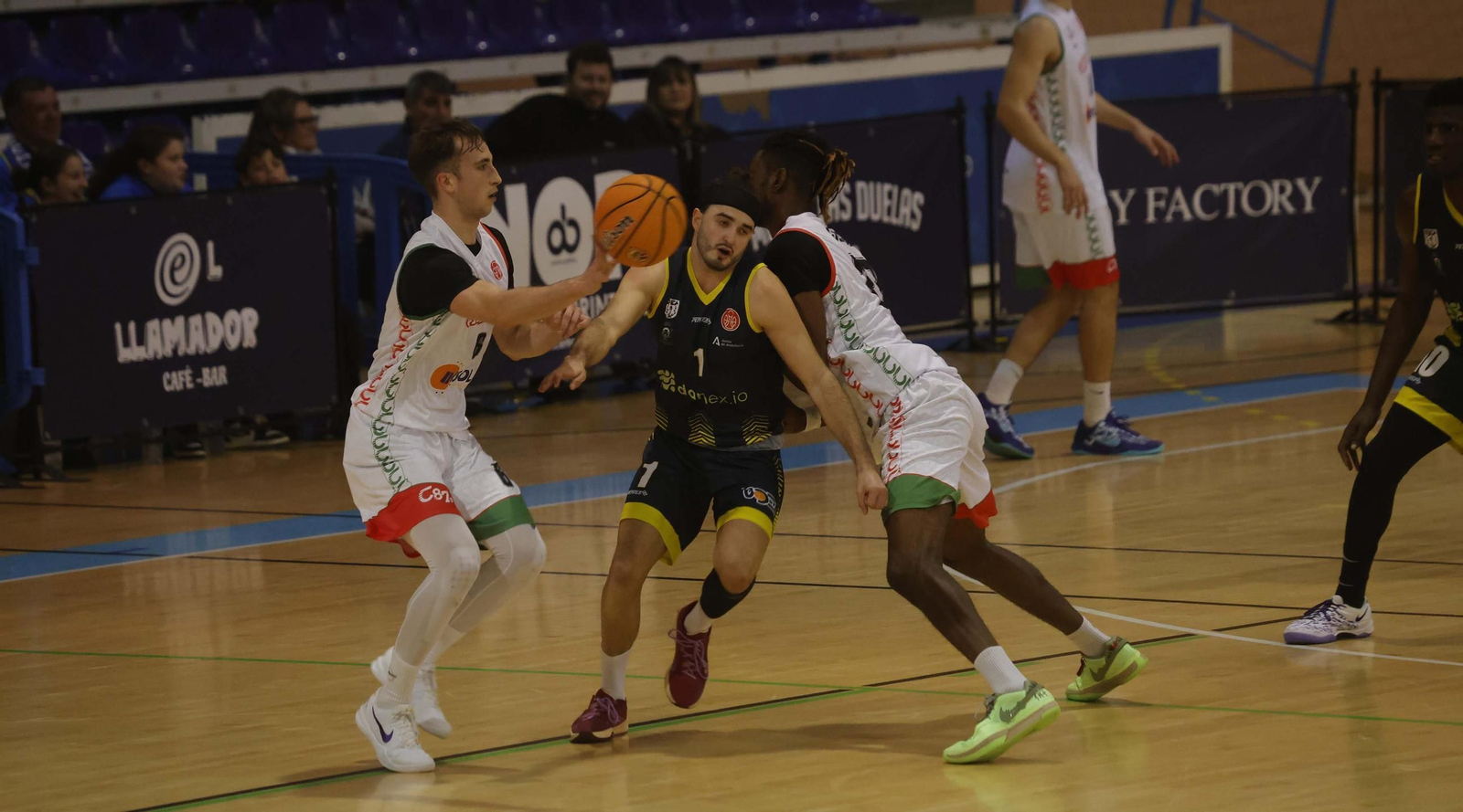 Las fotos del Udea Algeciras - Caja 87 de la Segunda FEB de baloncesto