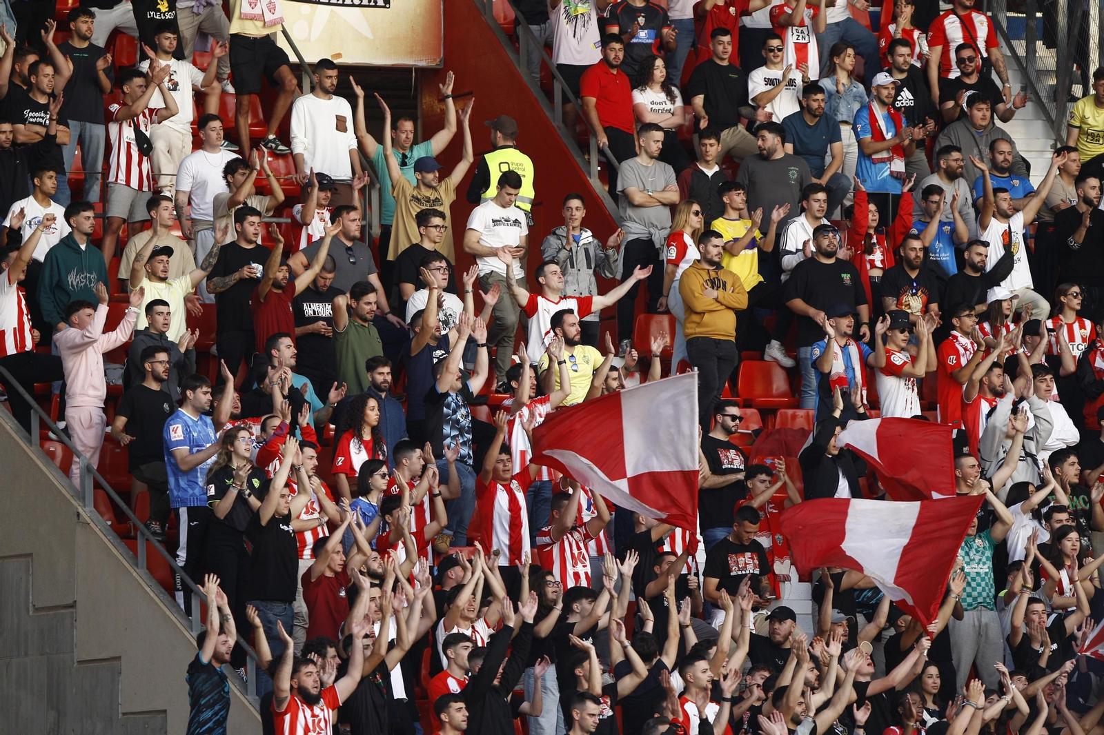Búscate en las fotos del partido U.D. Almería-Granada C.F.