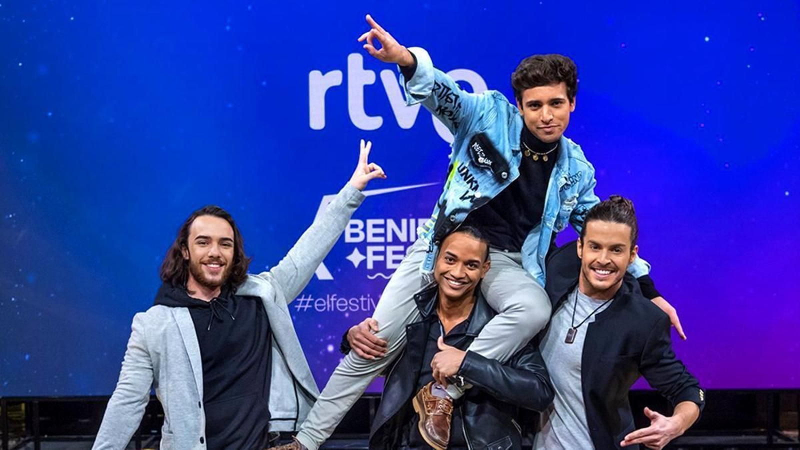 Matt Marín (arriba) con sus compañeros de Unique