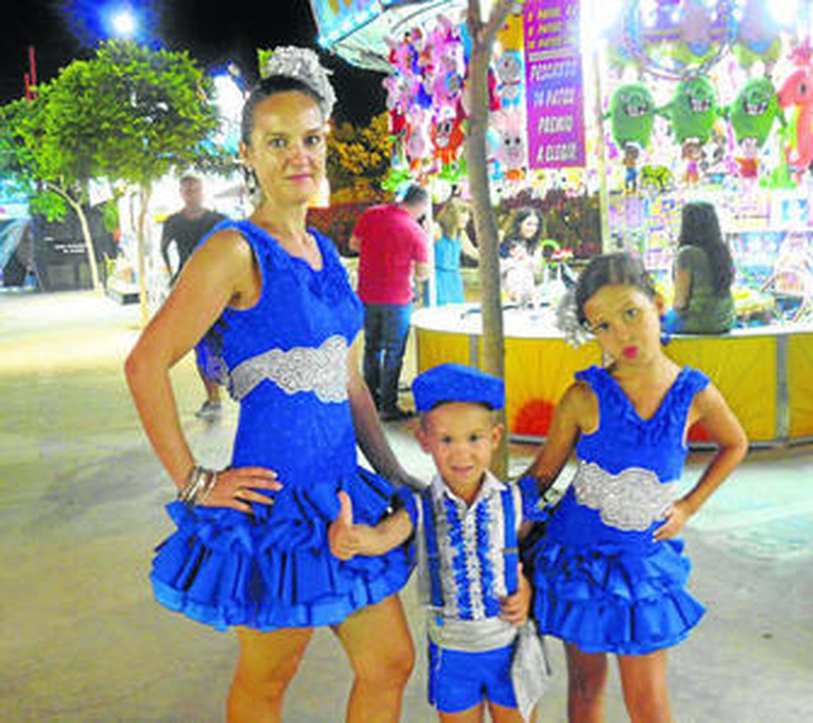 Susana y Miguel Ángel lucen unos espectaculares trajes conjuntados con los de su madre.