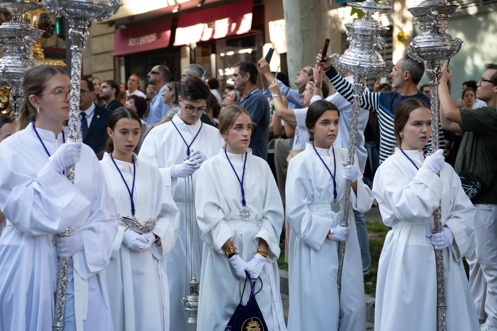 El pueblo de Jaén abraza con solemnidad a El Abuelo en la Magna, en imágenes