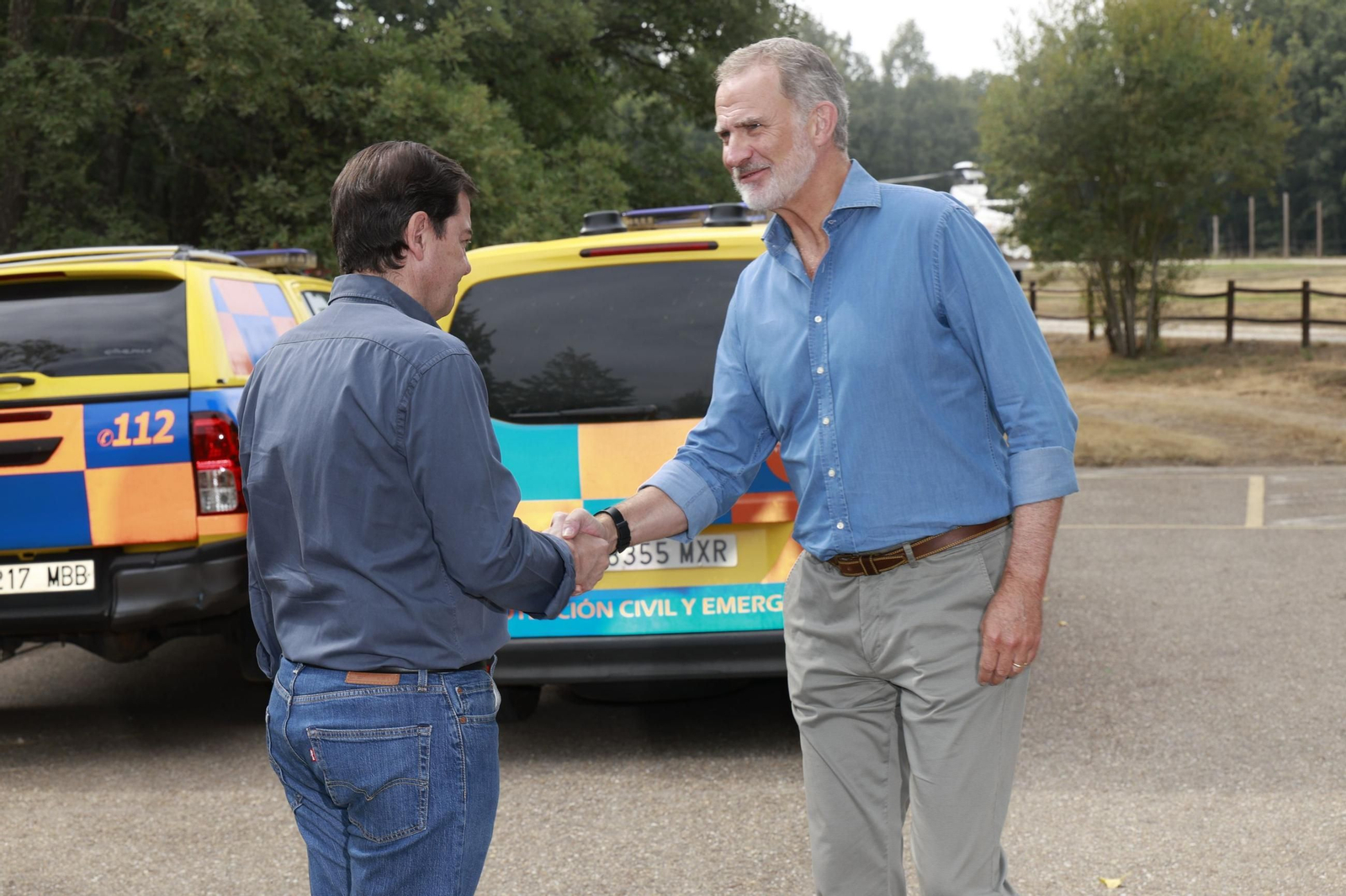 Las fotos de la visita de los Reyes a las zonas afectadas por los incendios en Sanabria y Las Médulas
