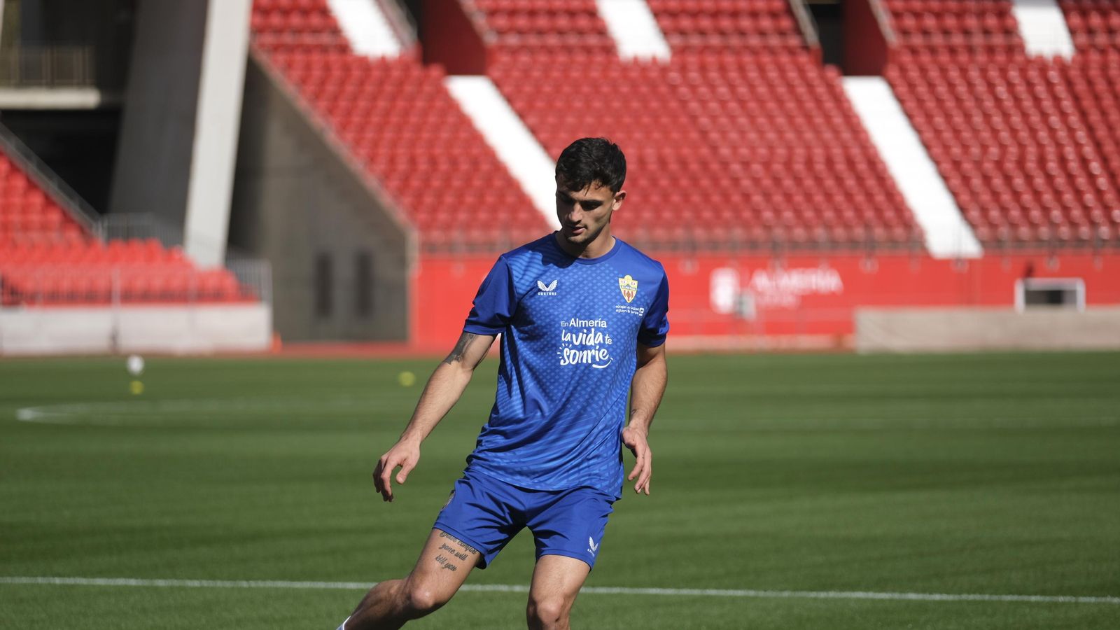 Marc Pubill se ejercita con sus compañeros en el feudo rojiblanco.