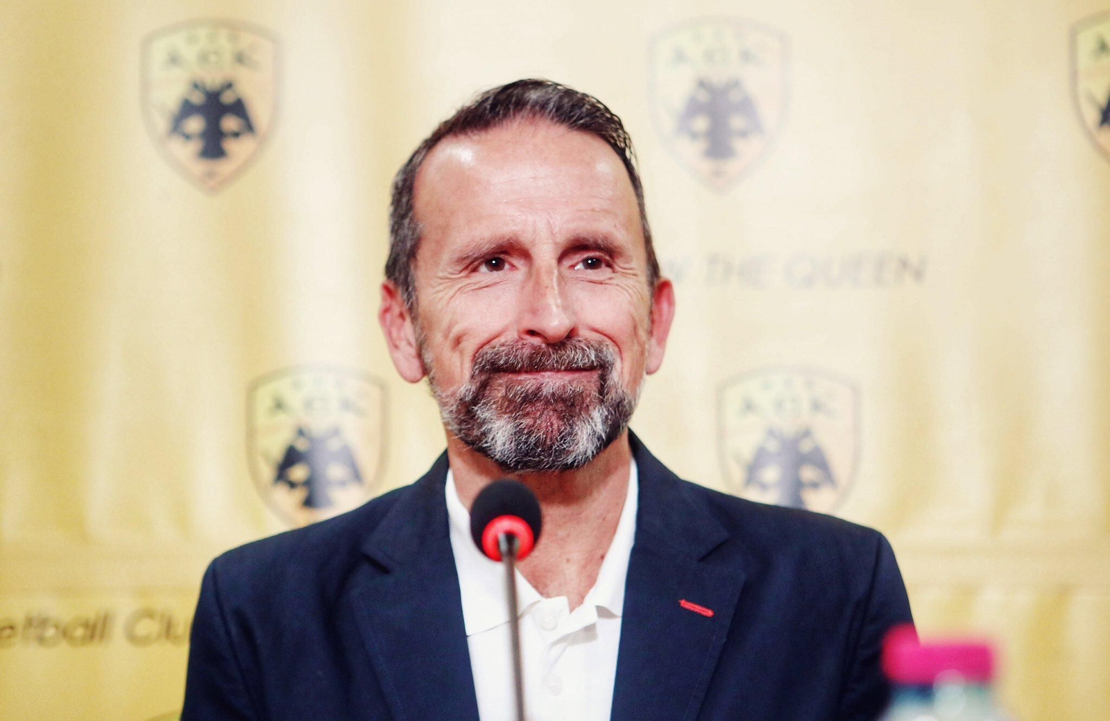 Joan Plaza, en su presentación con el AEK.