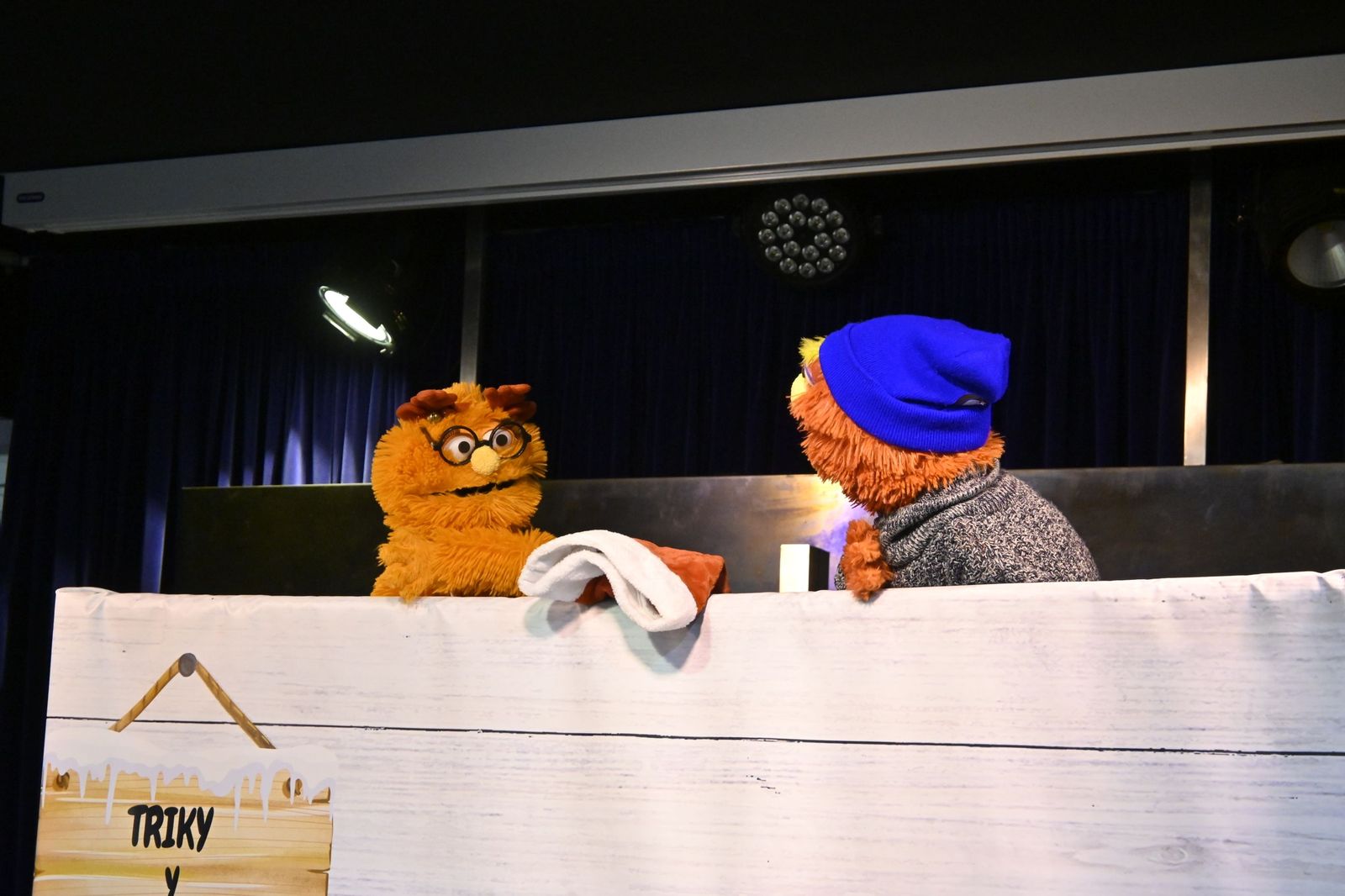 Las fotografías el taller que ofrece la Fundación Cajasol más espectáculo variado con Triky Trake