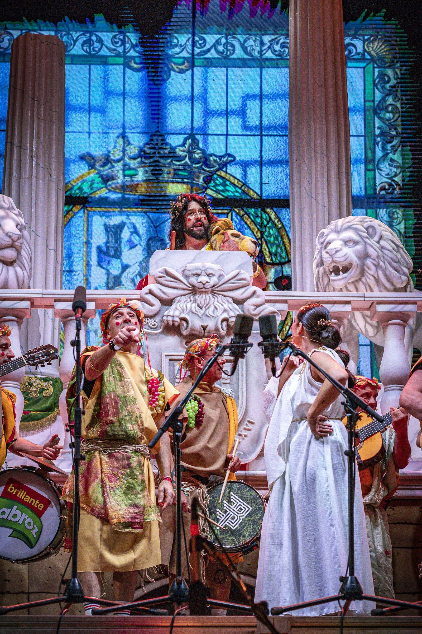 Las imágenes del pregón y la boda de Manu Sánchez en el Carnaval de Cádiz 2026