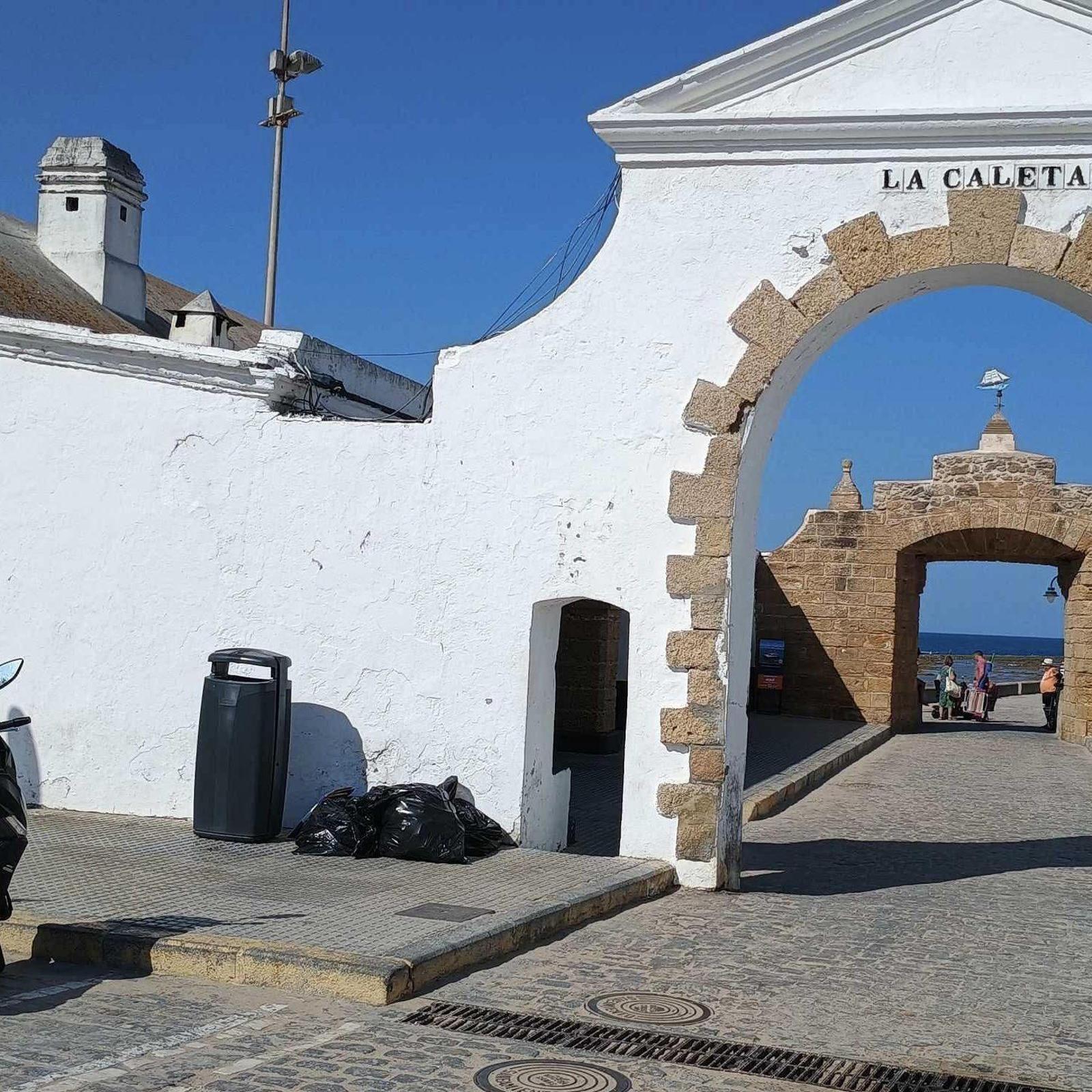 Ensuciar La Caleta